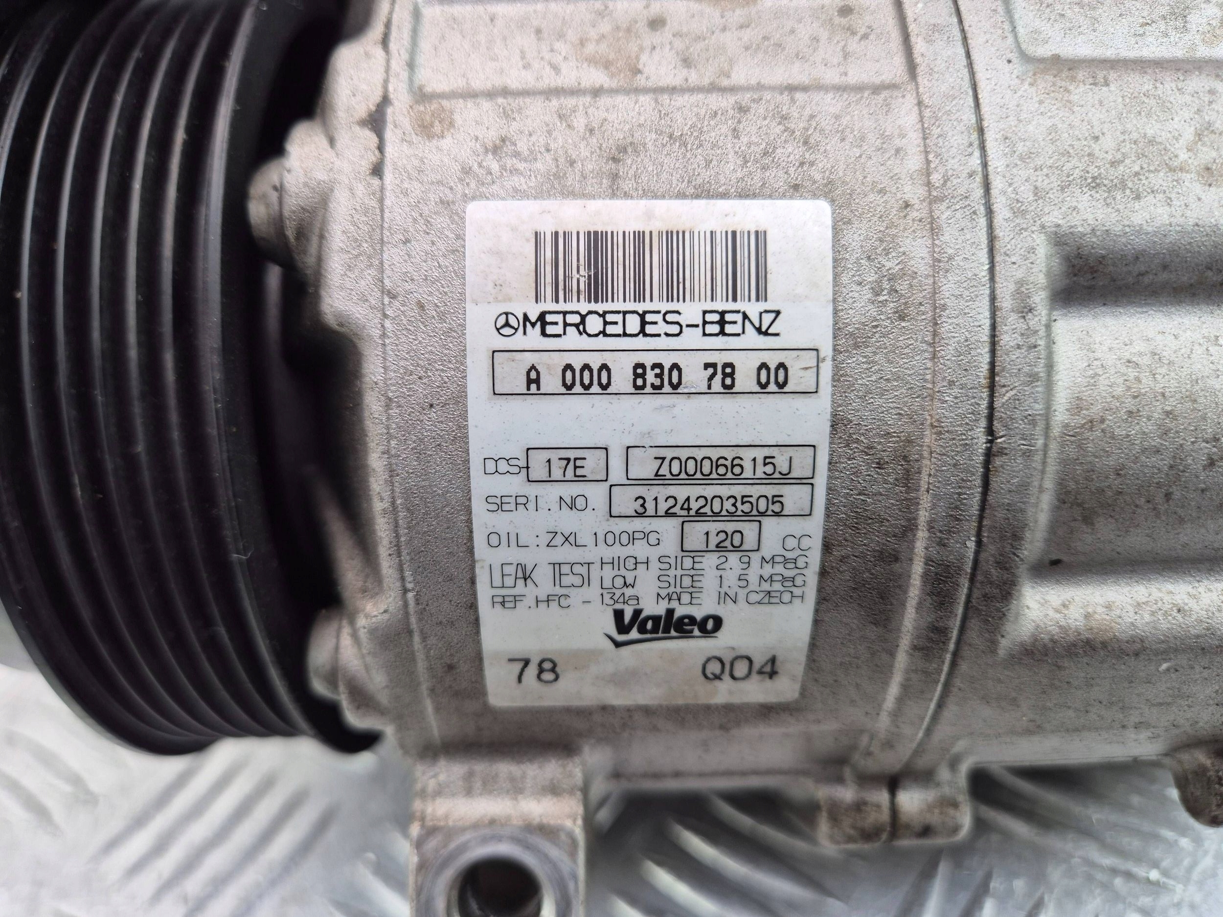 Mercedes C200 CGI W204 compressor; compressor of the air conditioning A0008307800