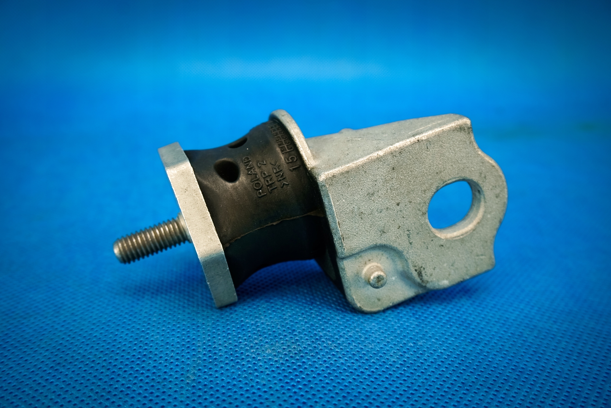 Halter hinten mostu Audi A8 4N 4N0599273A