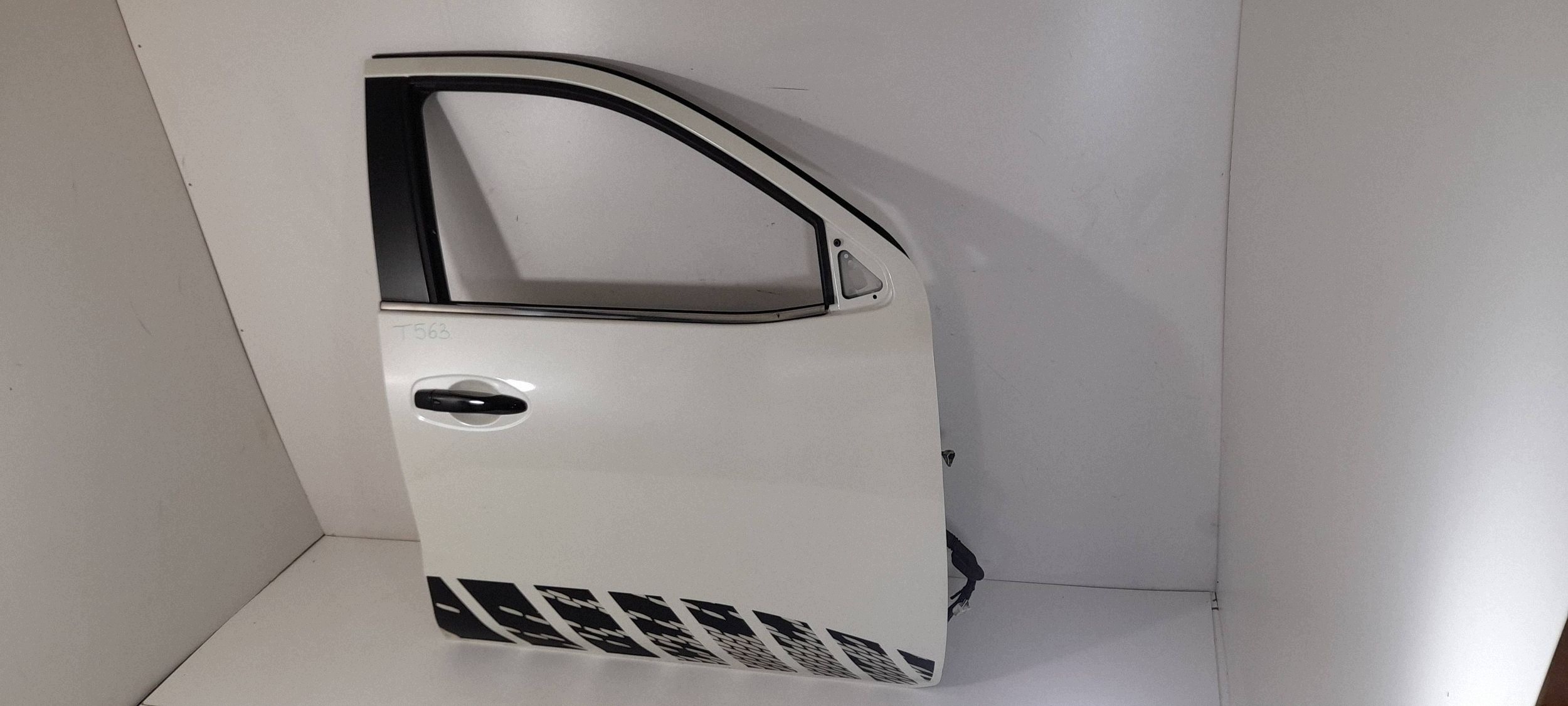 Nissan Navara D23 door front right (T563)