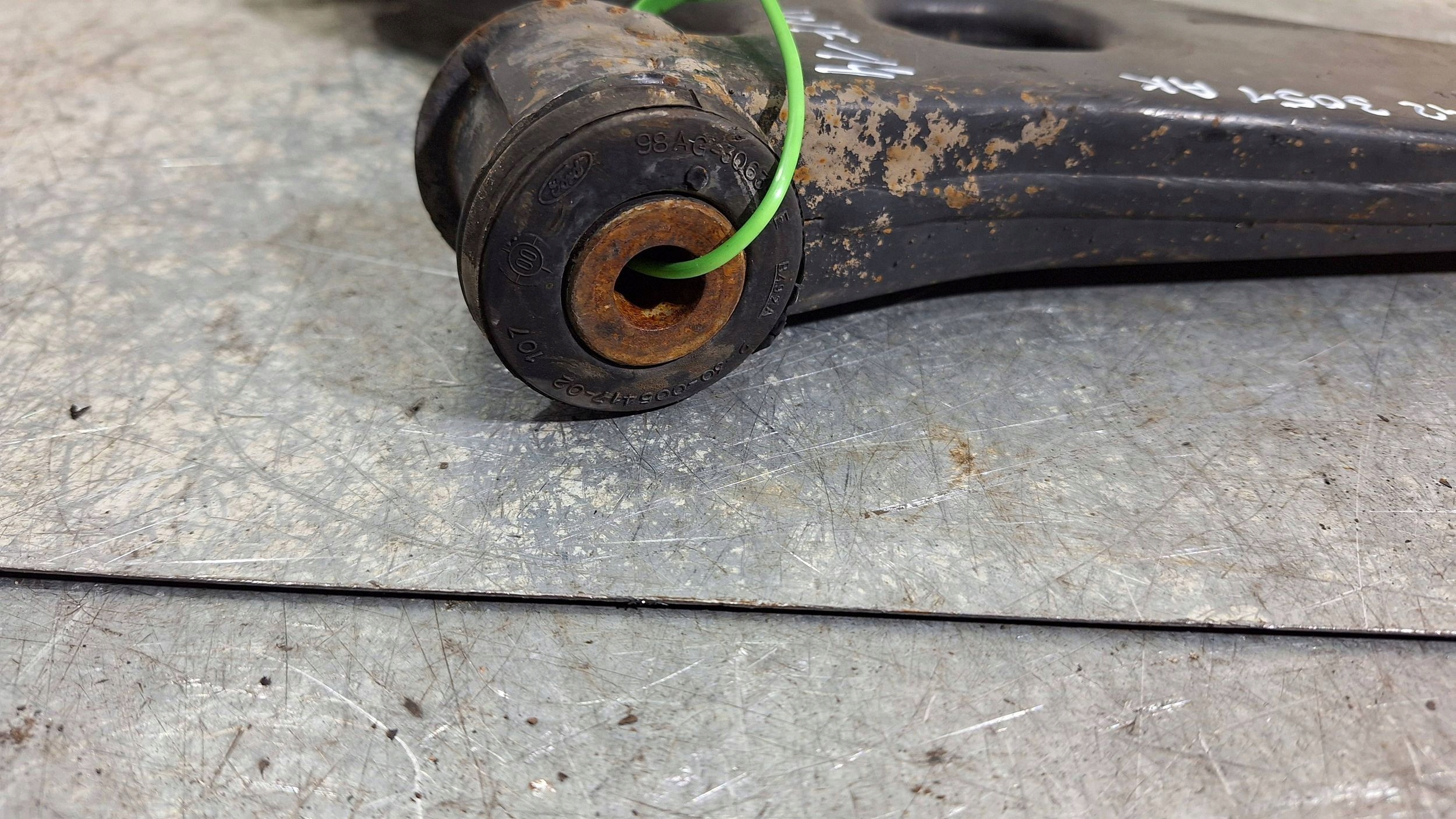 arm left front 98AG-3051-AK FORD FOCUS MK1