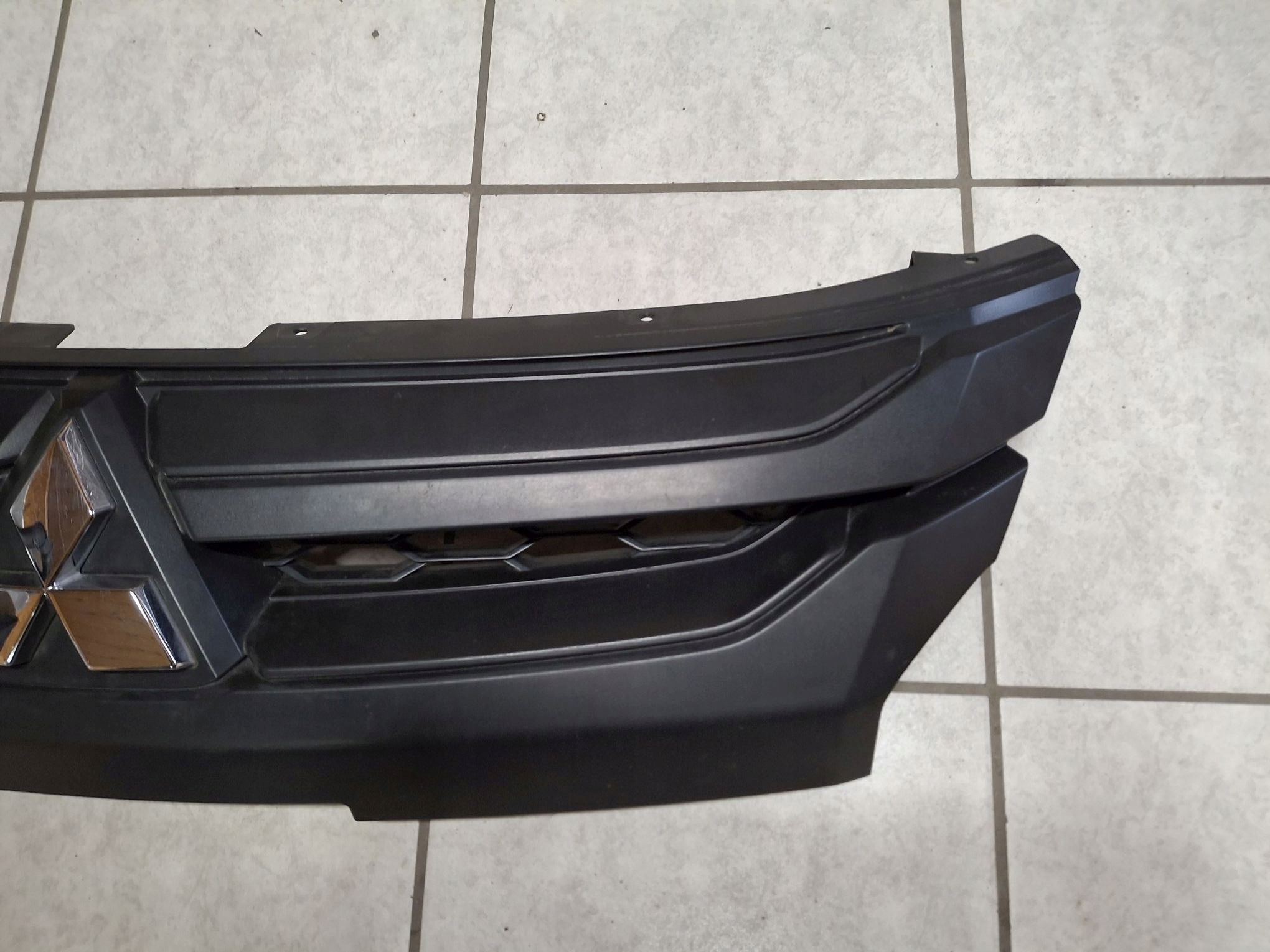maska MITSUBISHI L200 V LIFT 2019R->