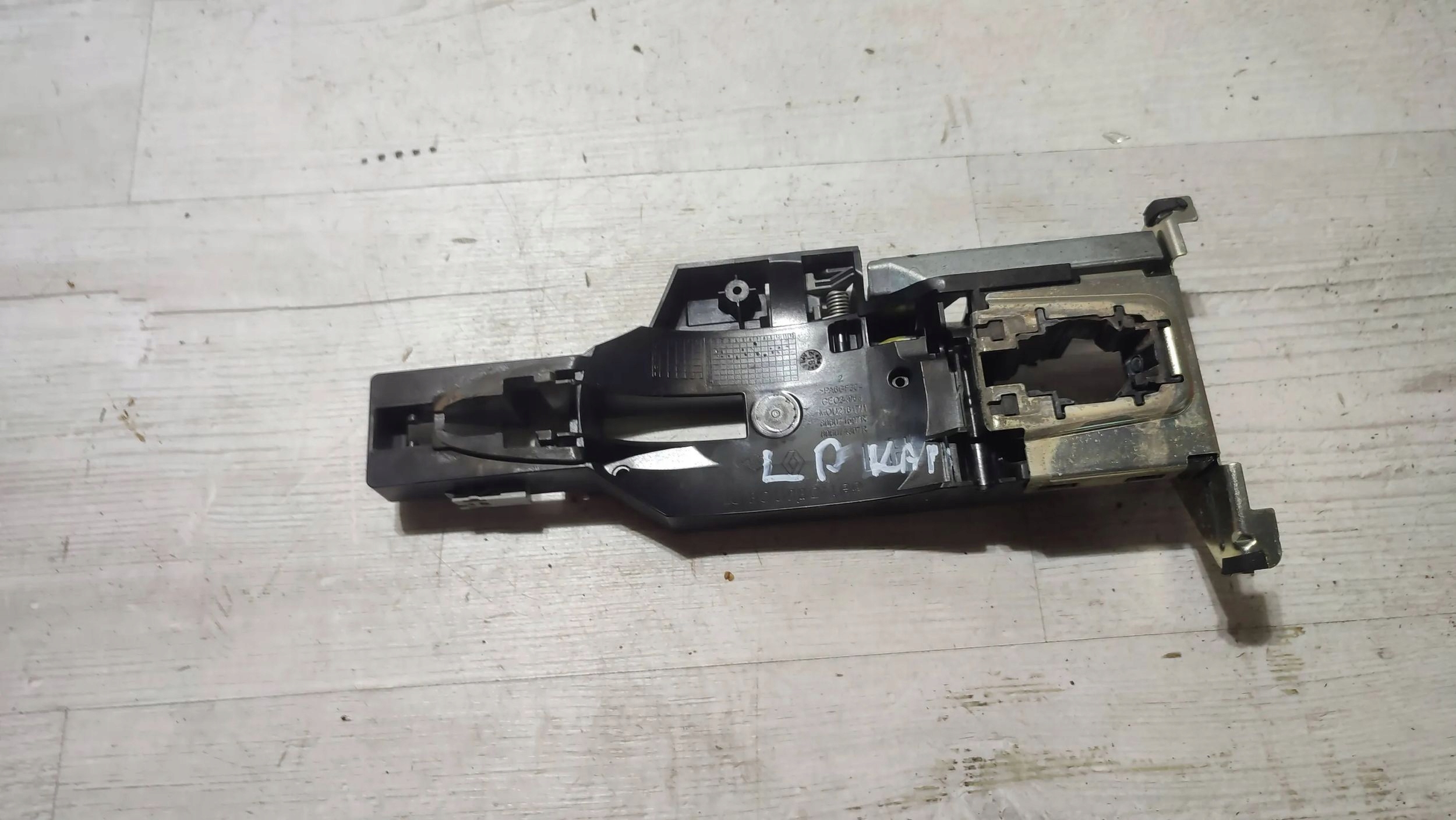 Renault Kadjar 17r 1.5dci front side left holder handles zewnetrznej