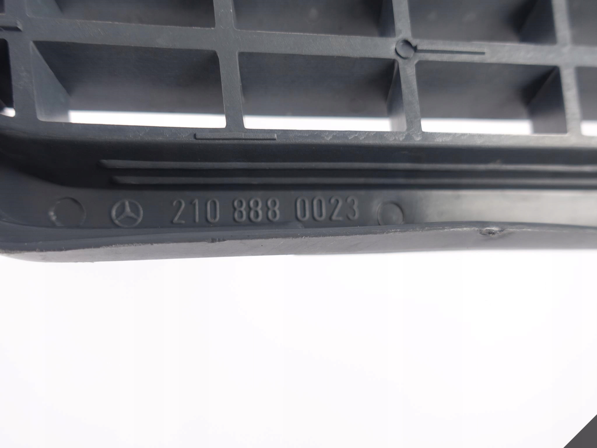 MERCEDES E-KLASA W210 bumper grill grille BLADNY