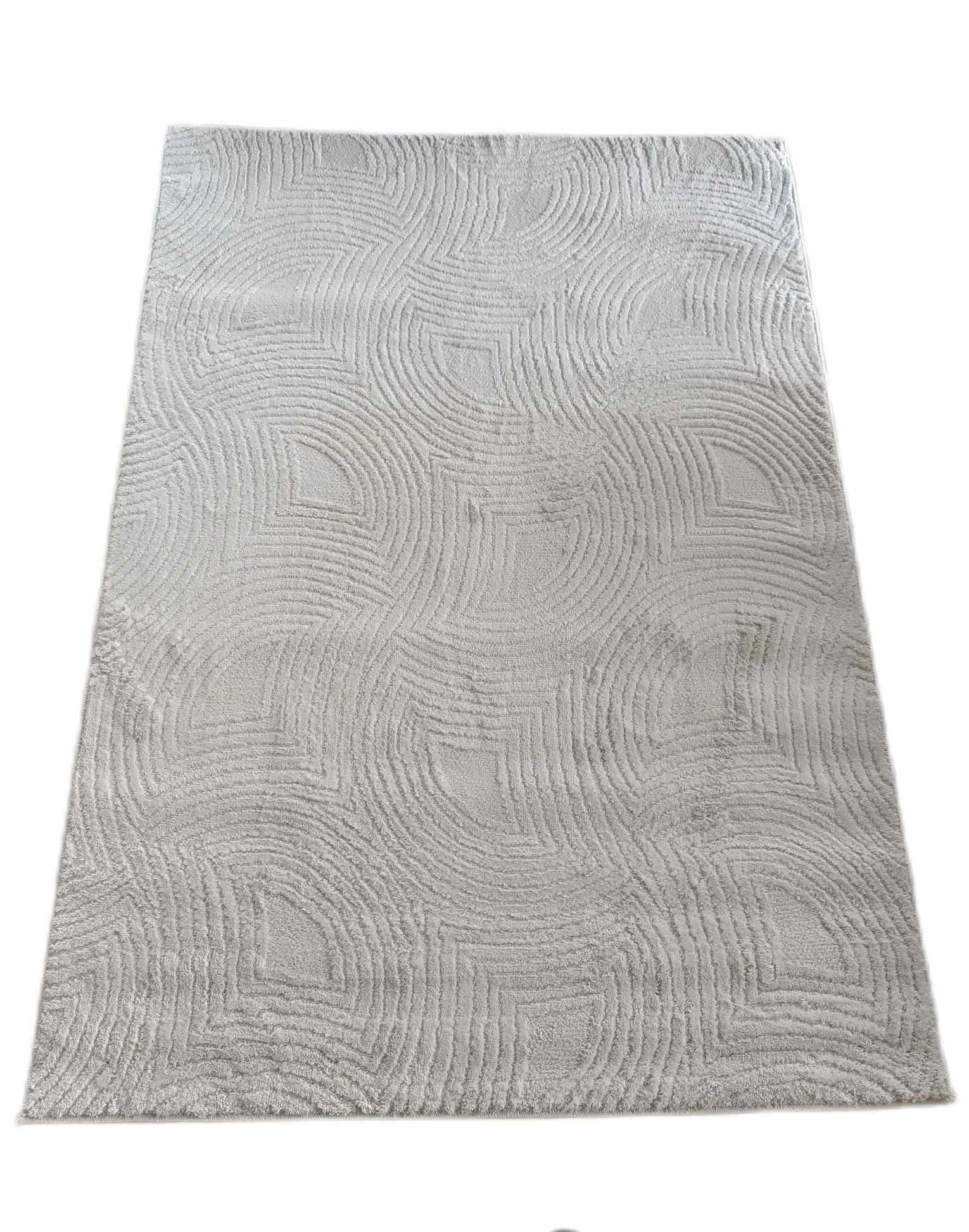 Koberec o rozměrech 120 x 170 cm s krátkým měkkým vlasem, krémová barva