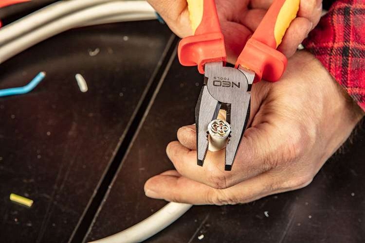 SZCZYPCE UNIWERSALNE 180mm 1000V NEO TOOLS 01241 Marka Neo Tools