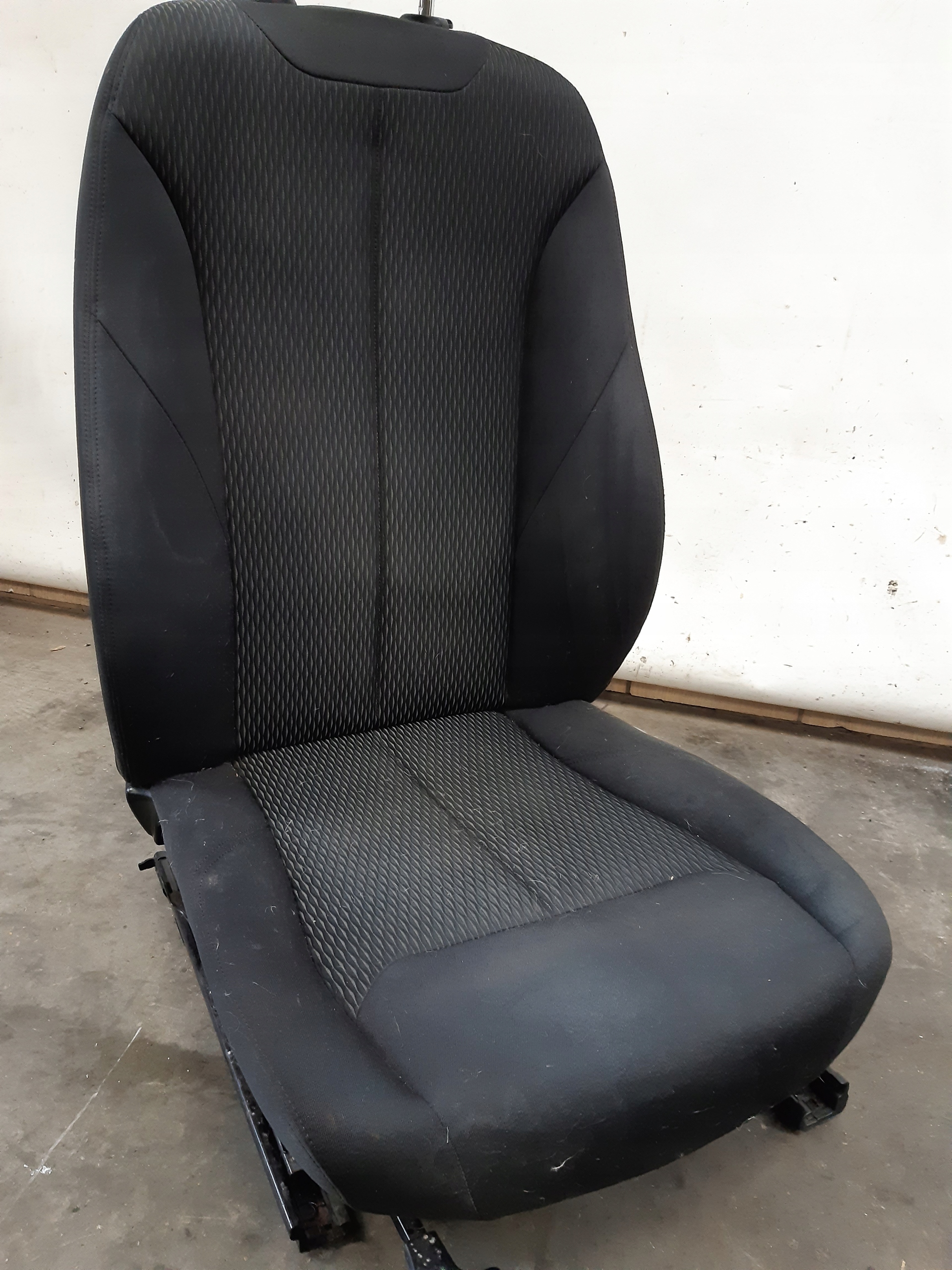 Sitz grzany links BMW F20