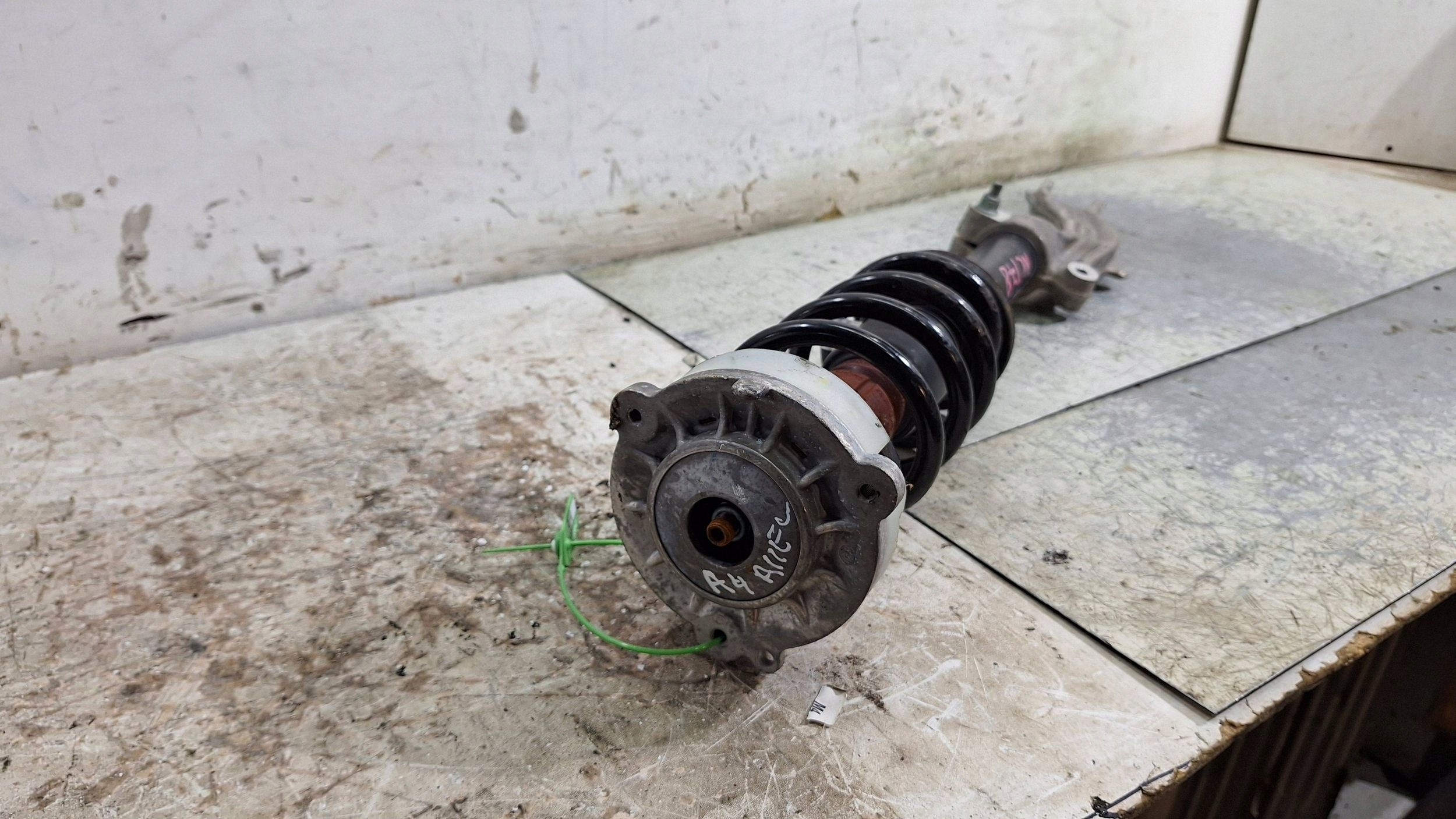 shock absorber left front 8W0413031AA 8W0031AA AUDI A4 B9 A5 8W