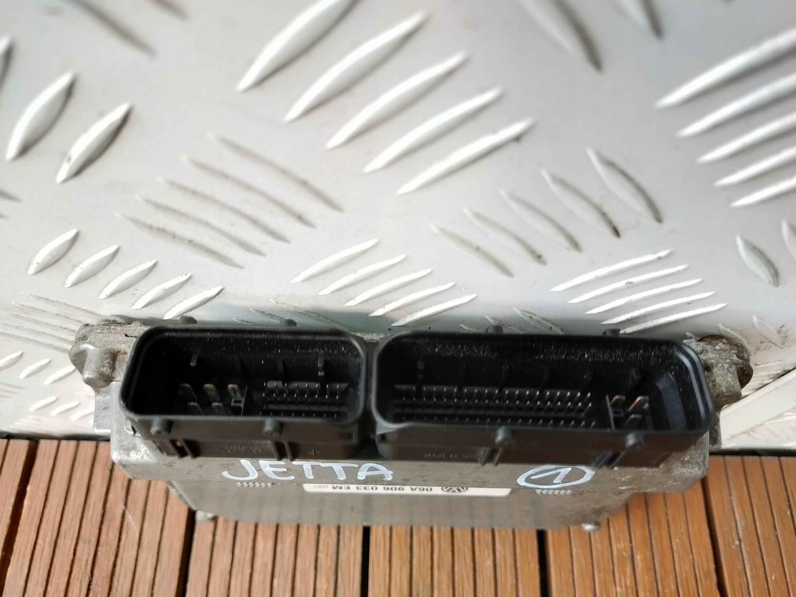 VW JETTA V 05-11 1.6 8V computer of the engine control unit 06A906033EM 5WP40267 OE