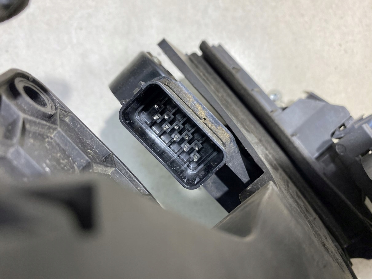 lock door right rear part VOLVO V50 10 PIN 30753674