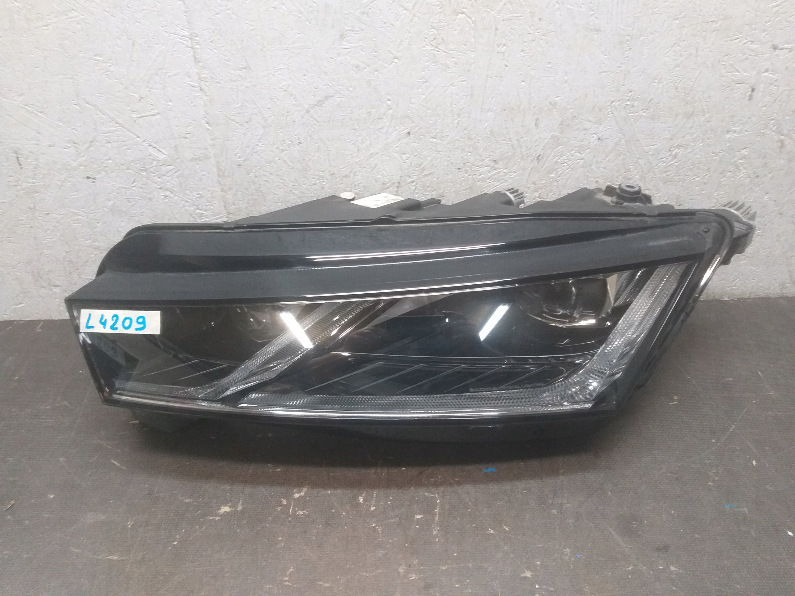 light front left SKODA OCTAVIA IV 4 FULL LED 5E4941015A