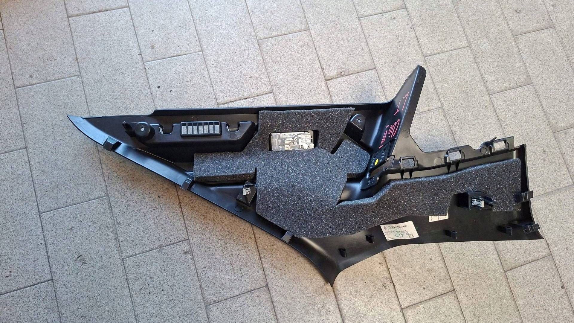 boot upholstery left side Renault Clio VI 769335433R