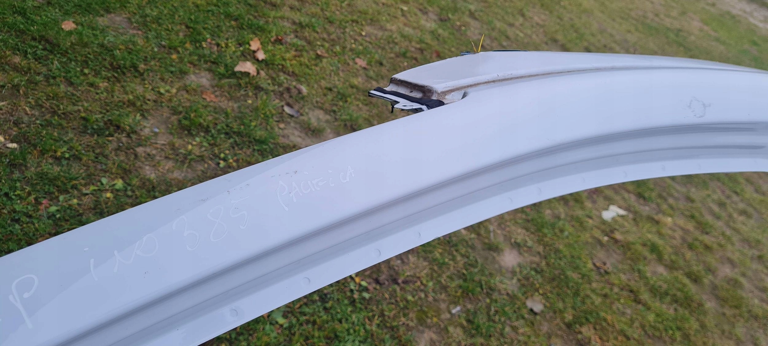 Chrysler Pacifica 2022 pillar side threshold of the threshold left quarter left PW7