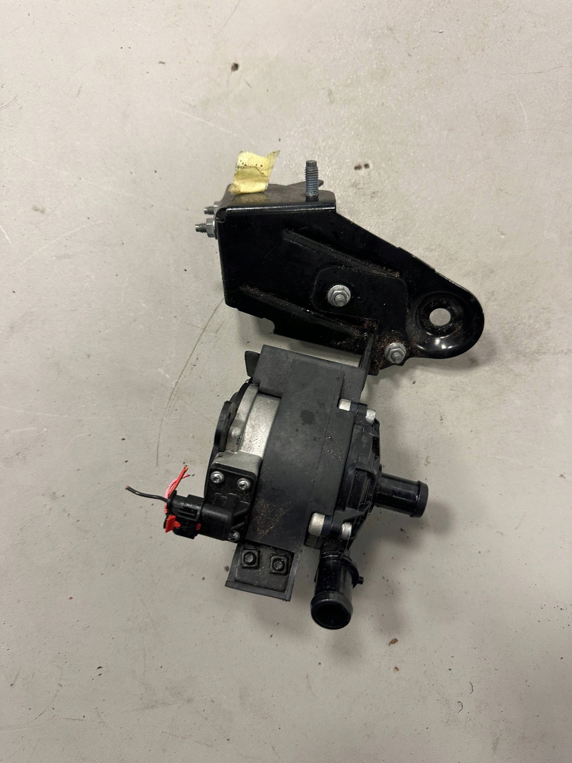 RENAULT AUSTRAL water pump 210111797R