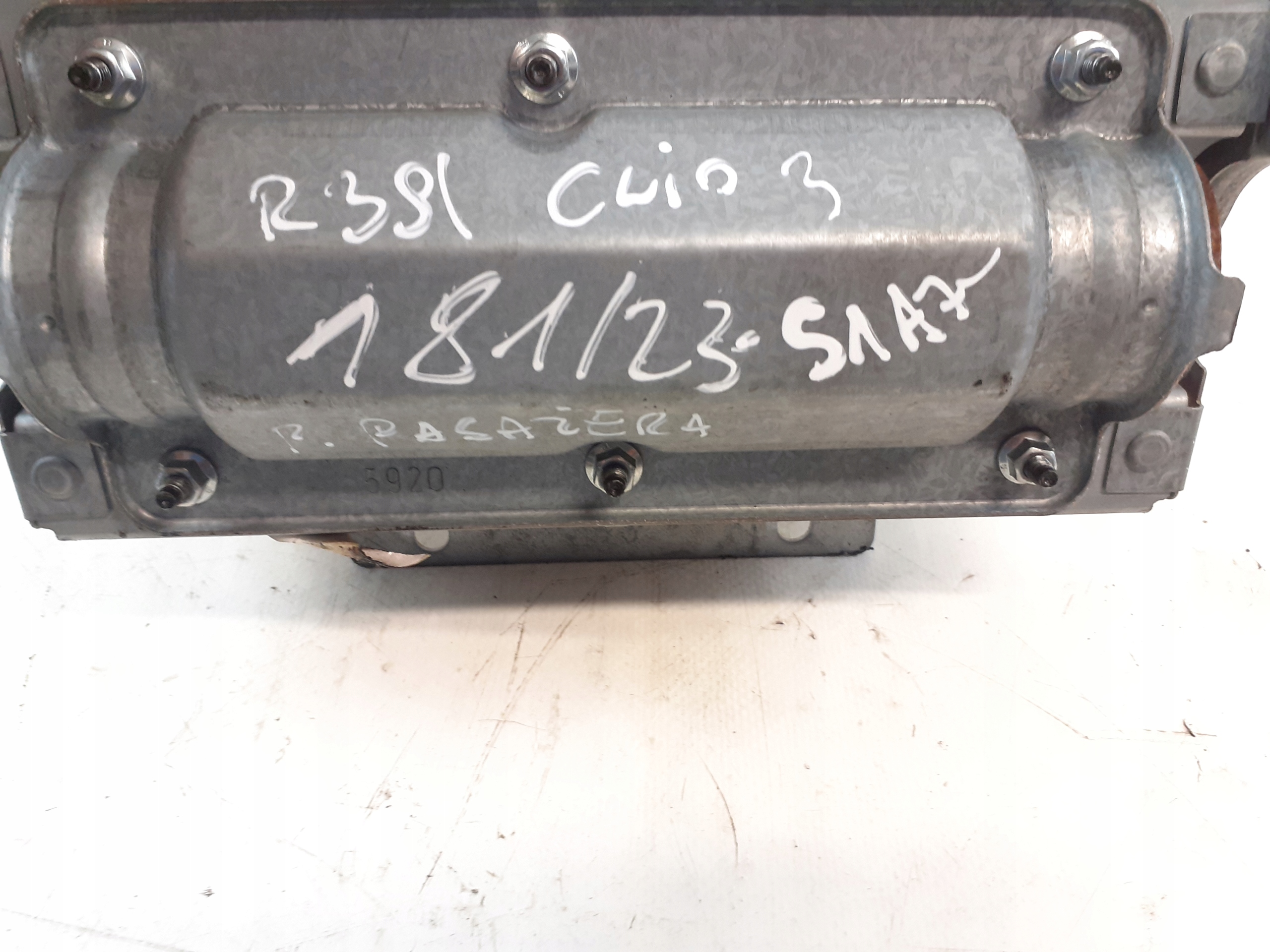 Renault Clio III passenger airbag