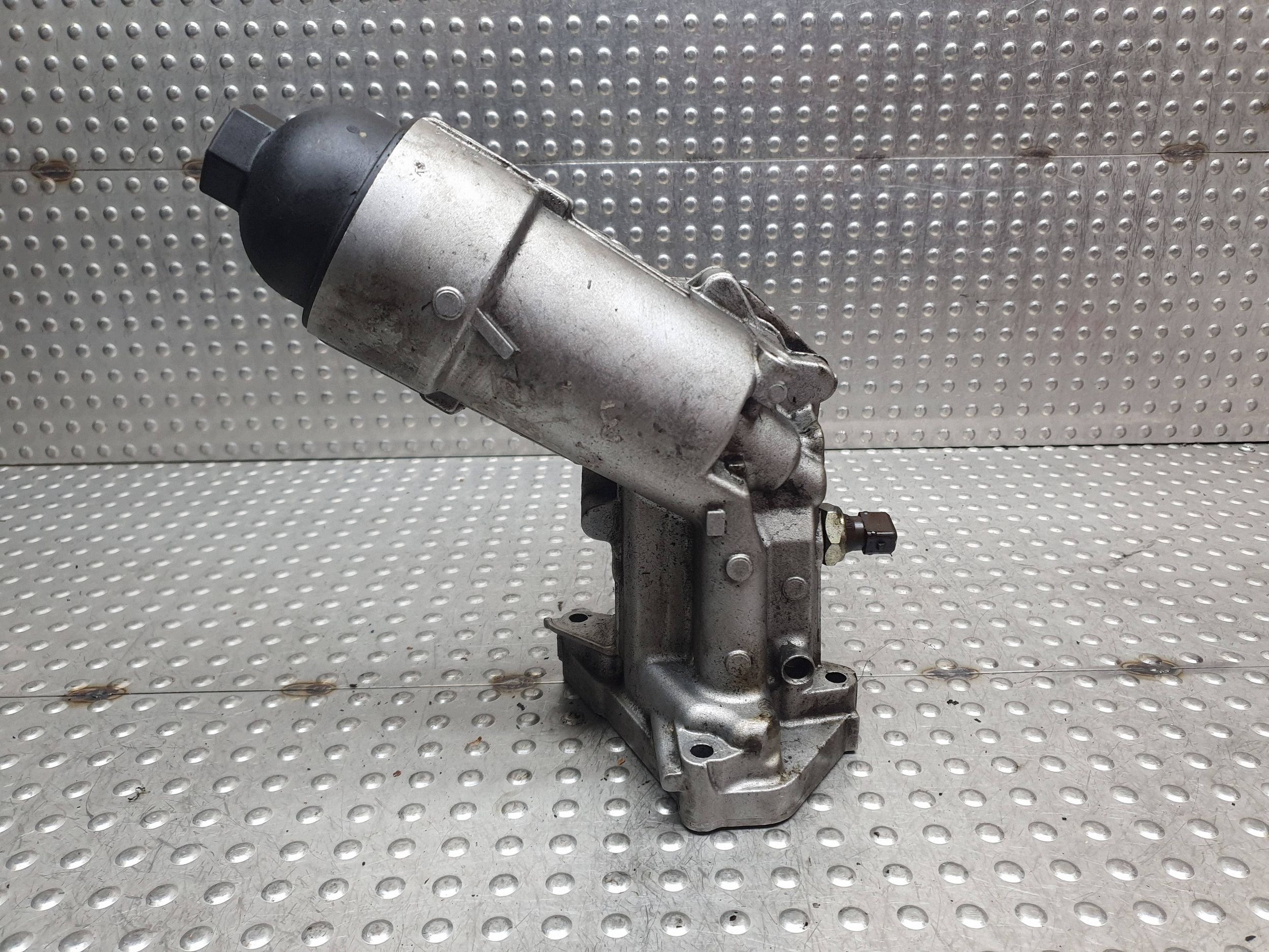 cover of a filter, oil 7788453 BMW E91 E90 E60 E61 X5 E70 E53 E65 3.0 D M57