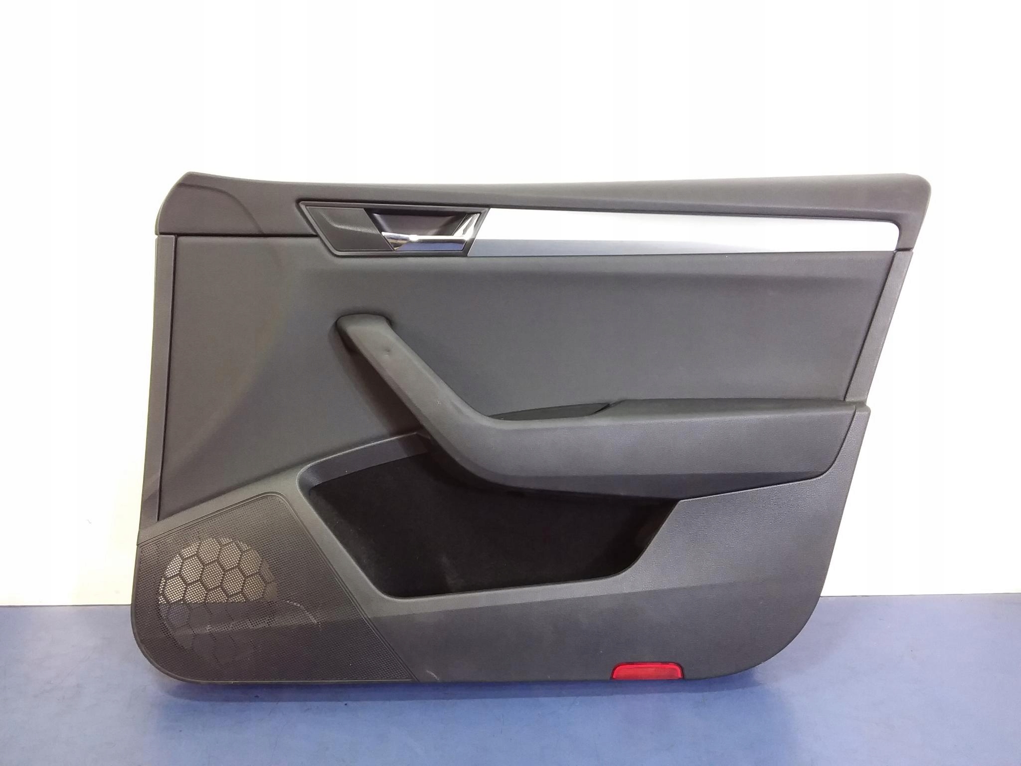 SUPERB III KOMBI TAPICERKA BOCZKI DRZWI KOMPLET Producent części Skoda OE