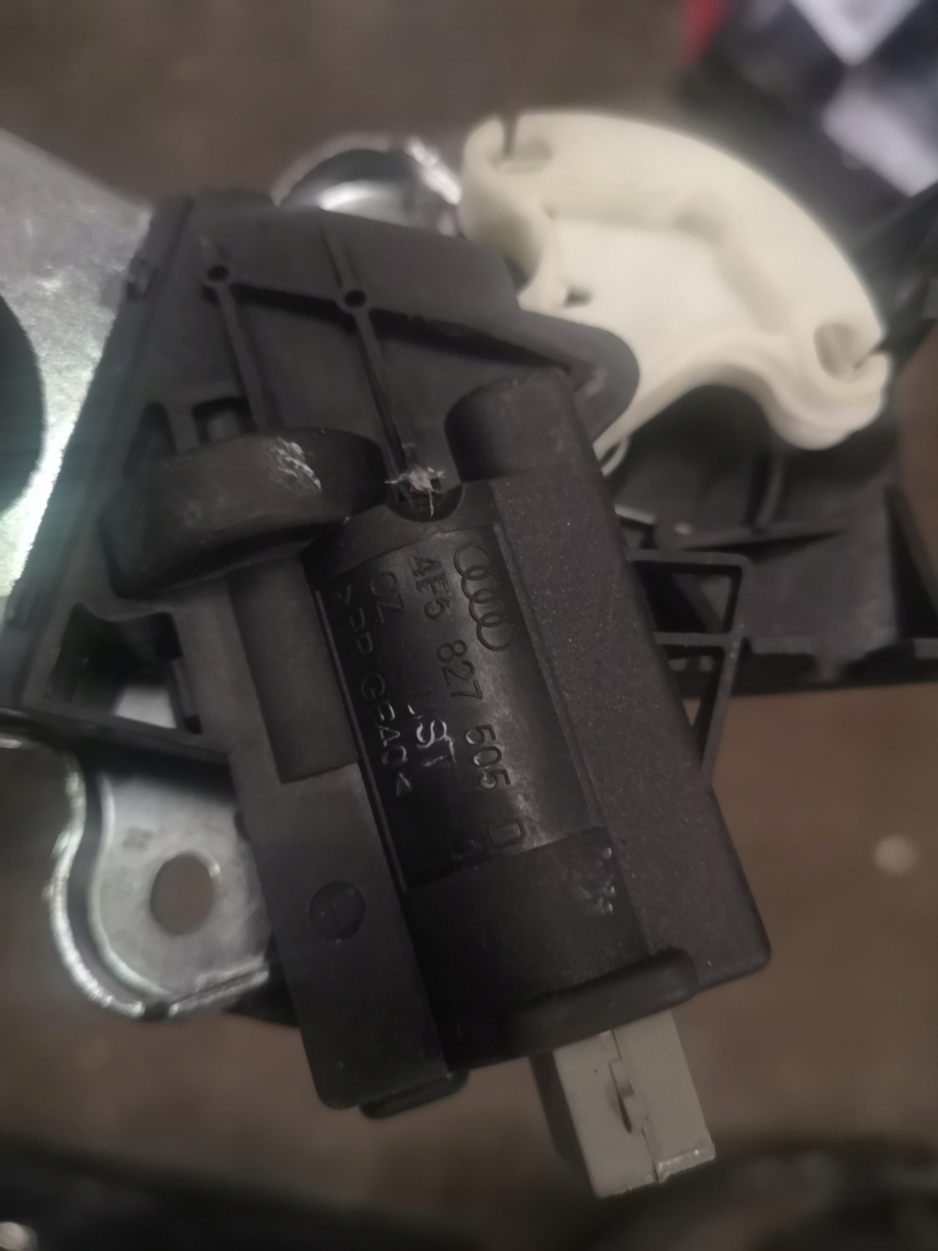 AUDI A3 A4 A6 Schloß heckklappe Kofferraum heck 4F5827505D