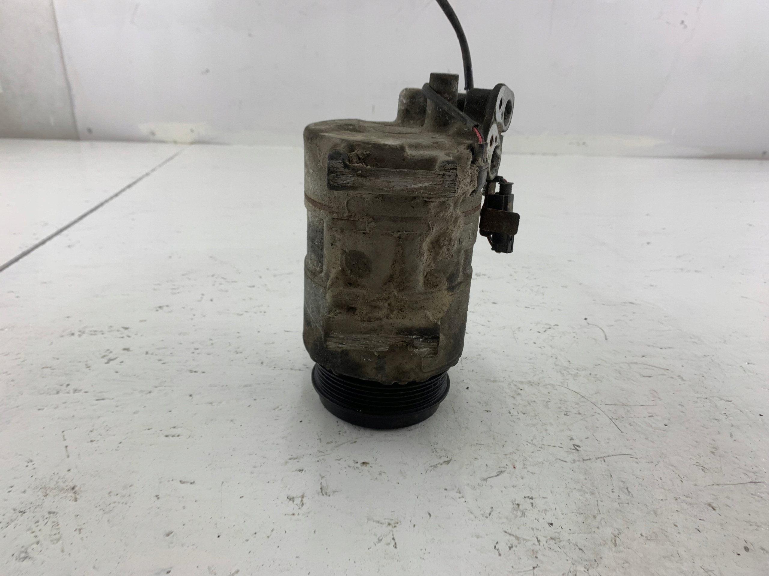 MERCEDES W169 2.0 CDI compressor; air conditioning compressor A0012303611