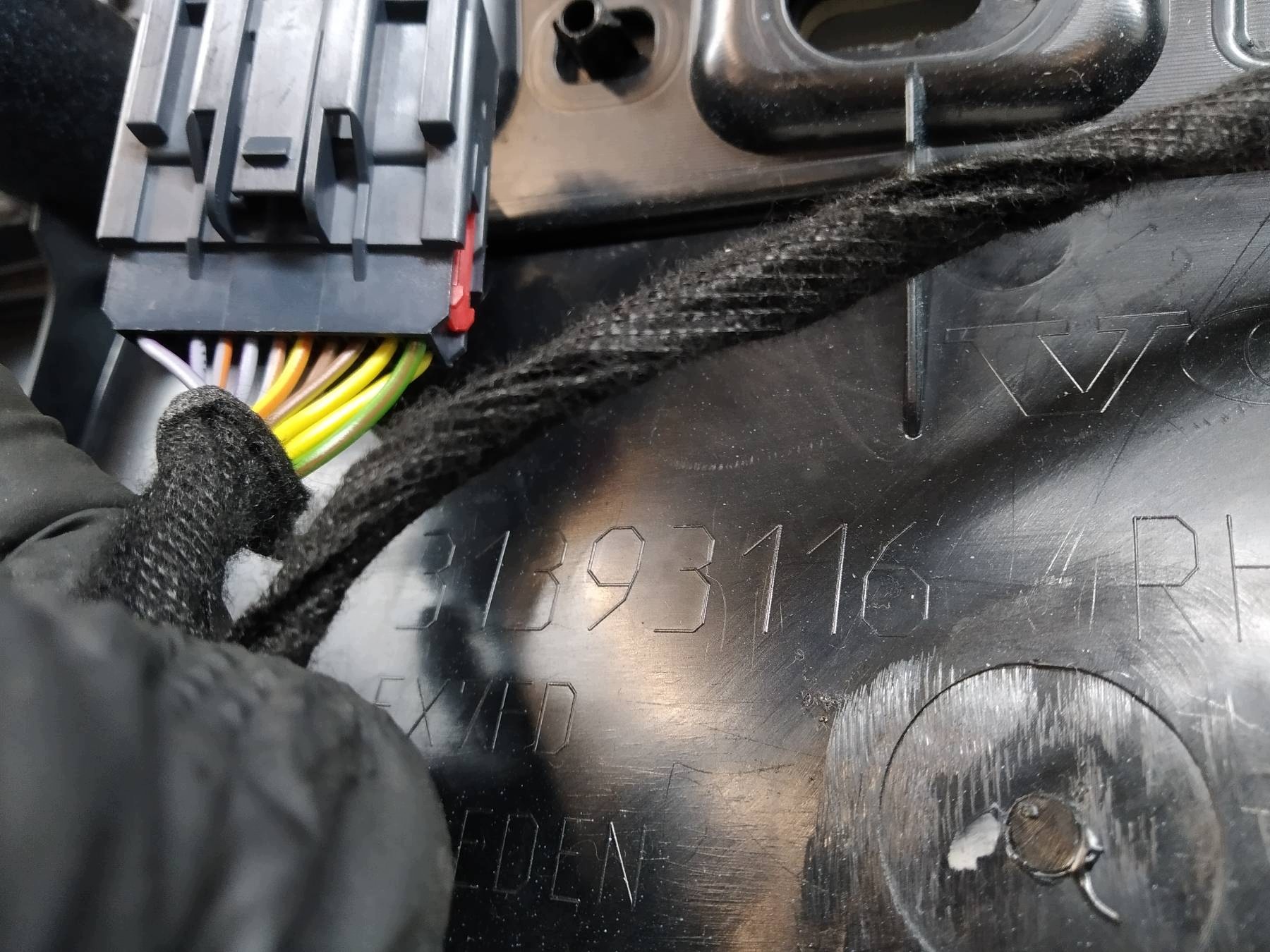 upholstery side right rear part Volvo XC 90 II (2015- )