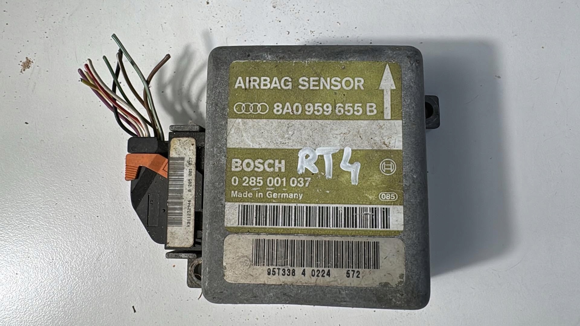Audi A4 S4 B5 8D control unit module airbag 0285001037