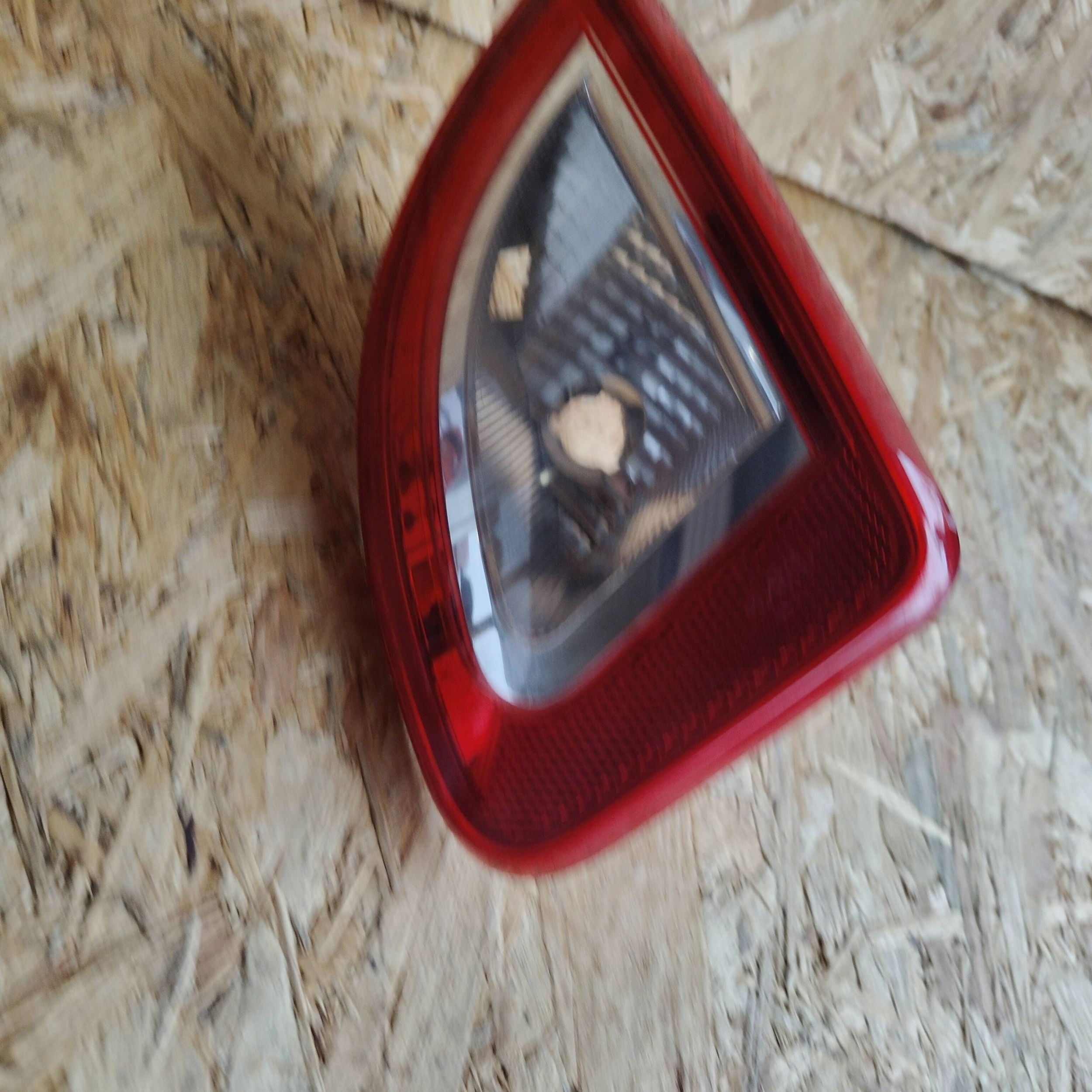 light rear w klapie rear part side right Renault Twingo II 2ZR01093902