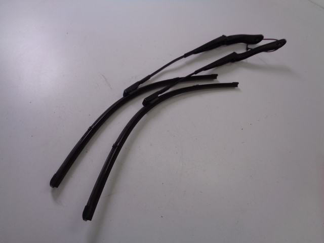 ДЕРЖАТЕЛИ СТЕКЛООЧИСТИТЕЛЕЙ ПЕРЕД MINI F60 COUNTRYMAN РЕСТАЙЛИНГ 2021 ГОД