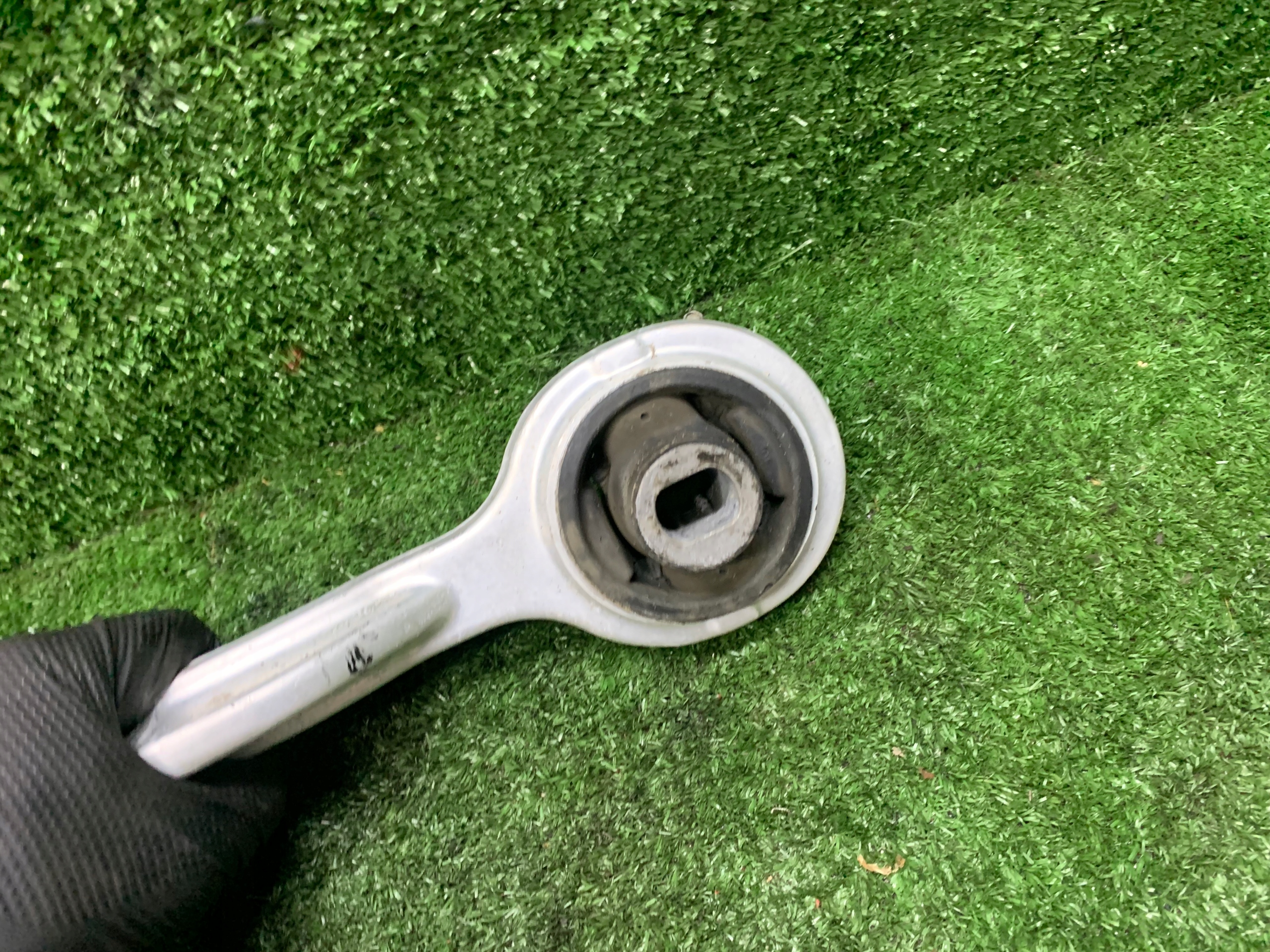 Mercedes S klasa W220 arm right front front lower