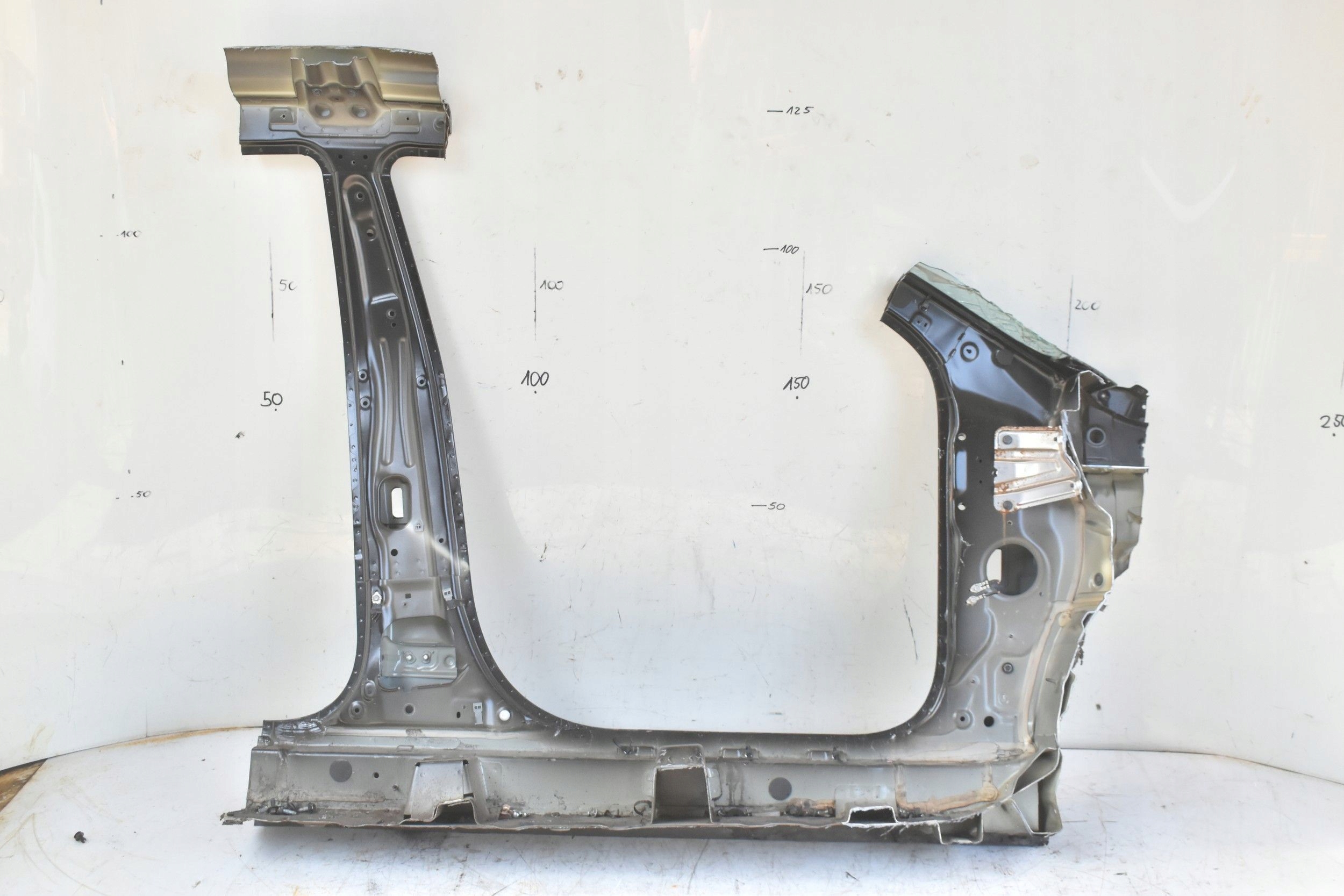 PRÓG SŁUPEK LEWY PRZÓD KIA NIRO 16- Typ samochodu Samochody osobowe