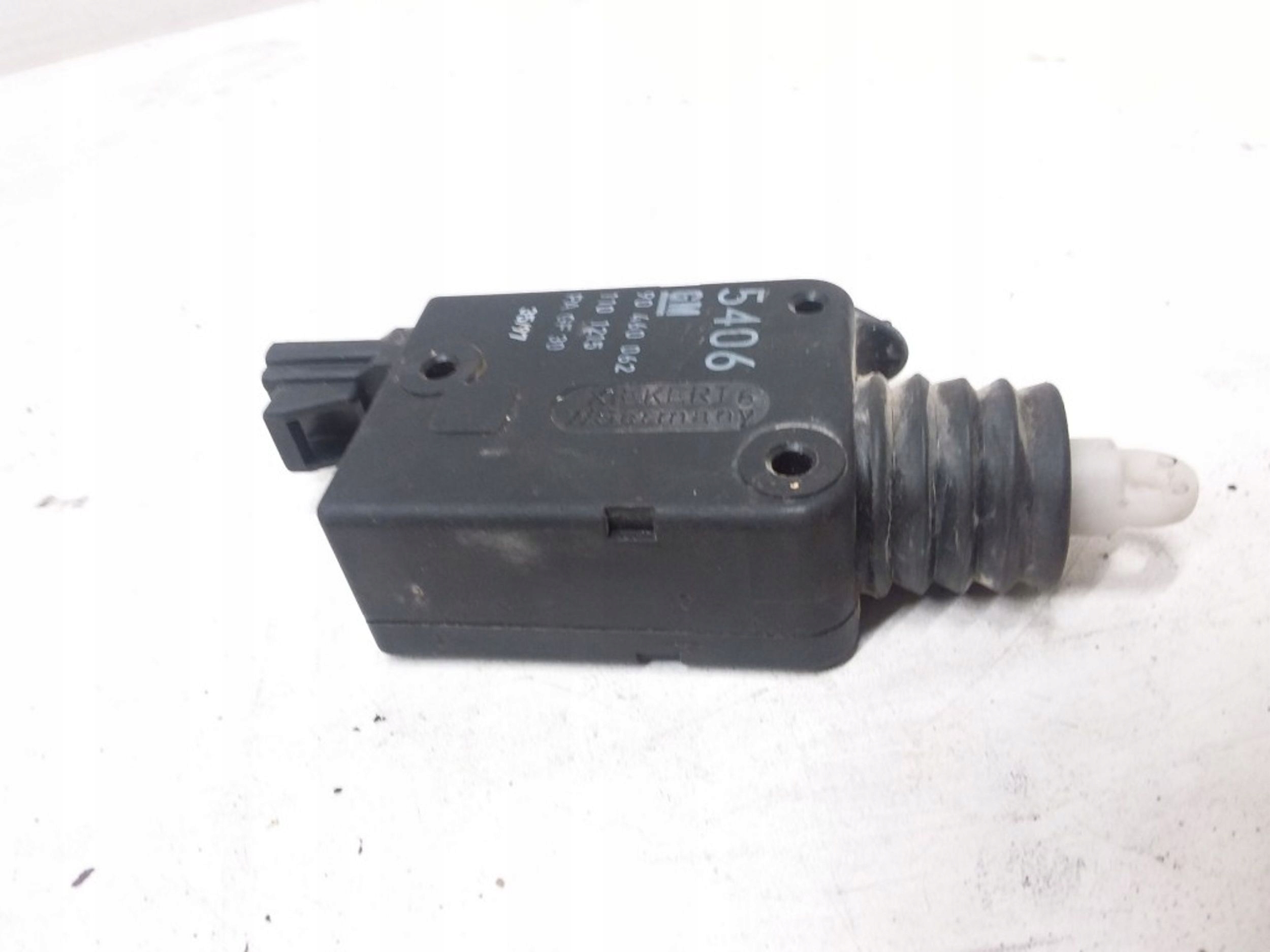 Siłownik zamka klapy Opel Astra G 90460062