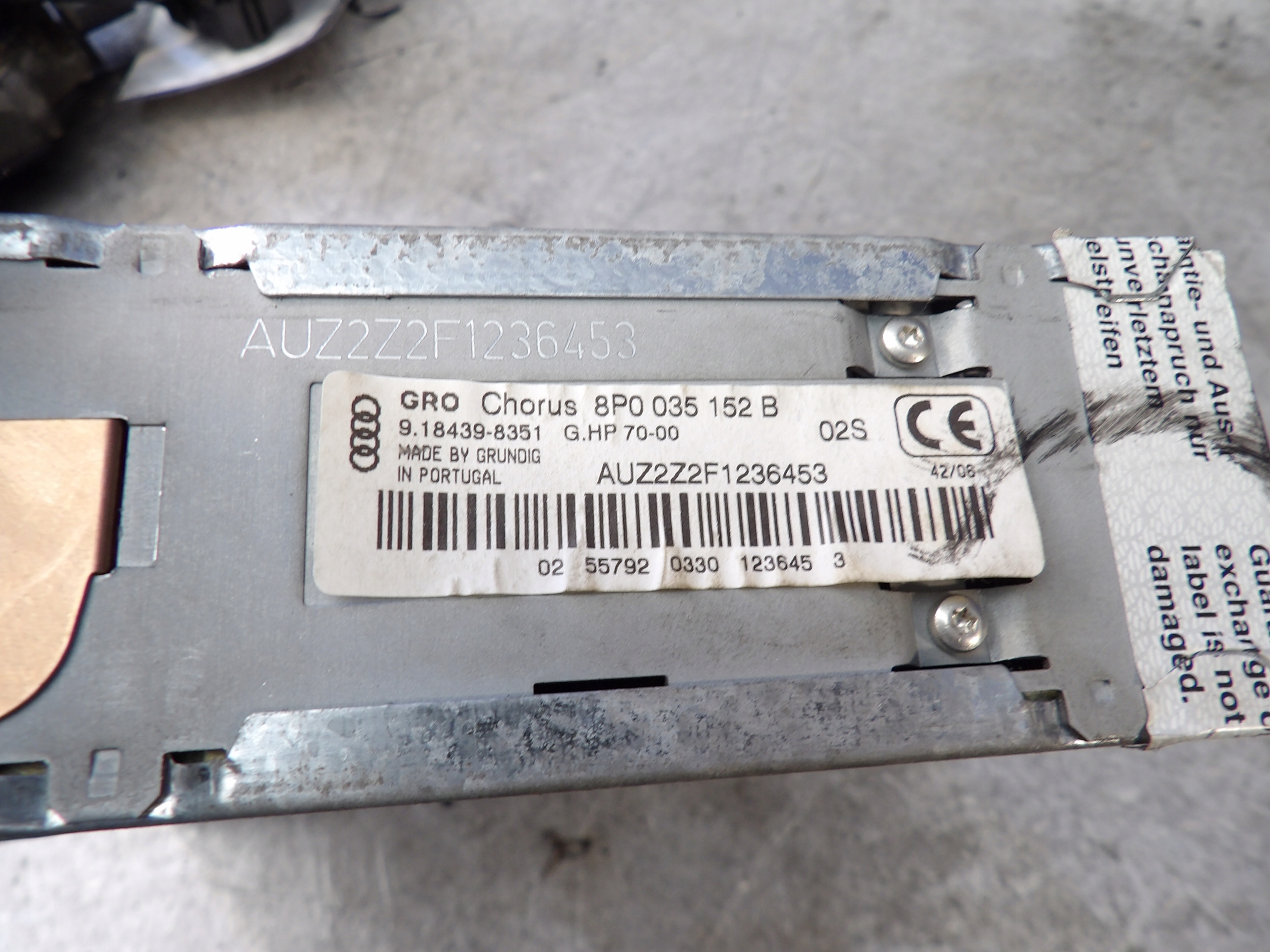 Audi A6 C5 radio 8P0035152B 9.18439-8351