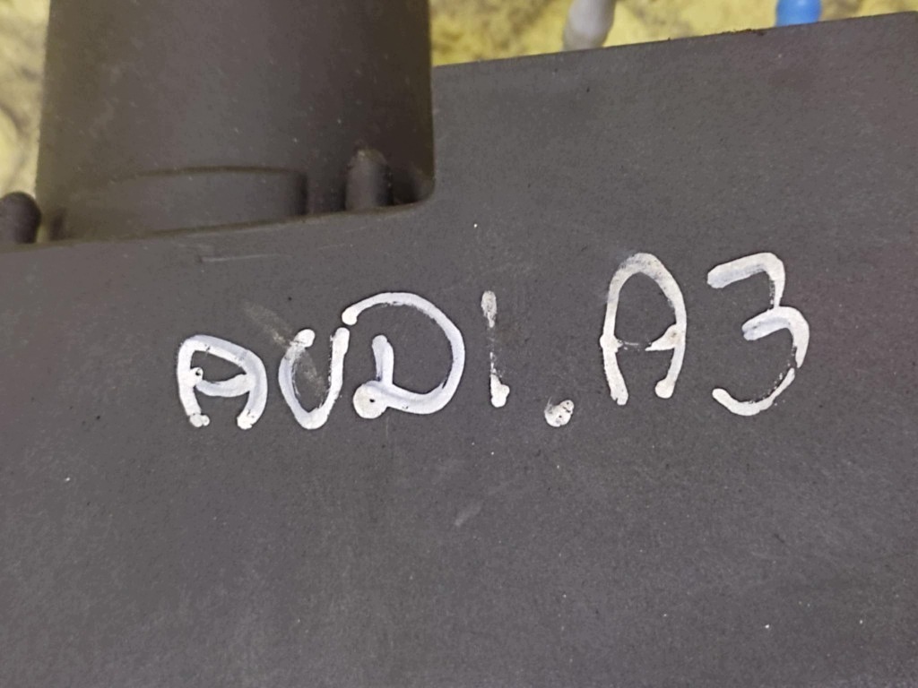 AUDI A3 8L pump central of a lock 8D0862257B