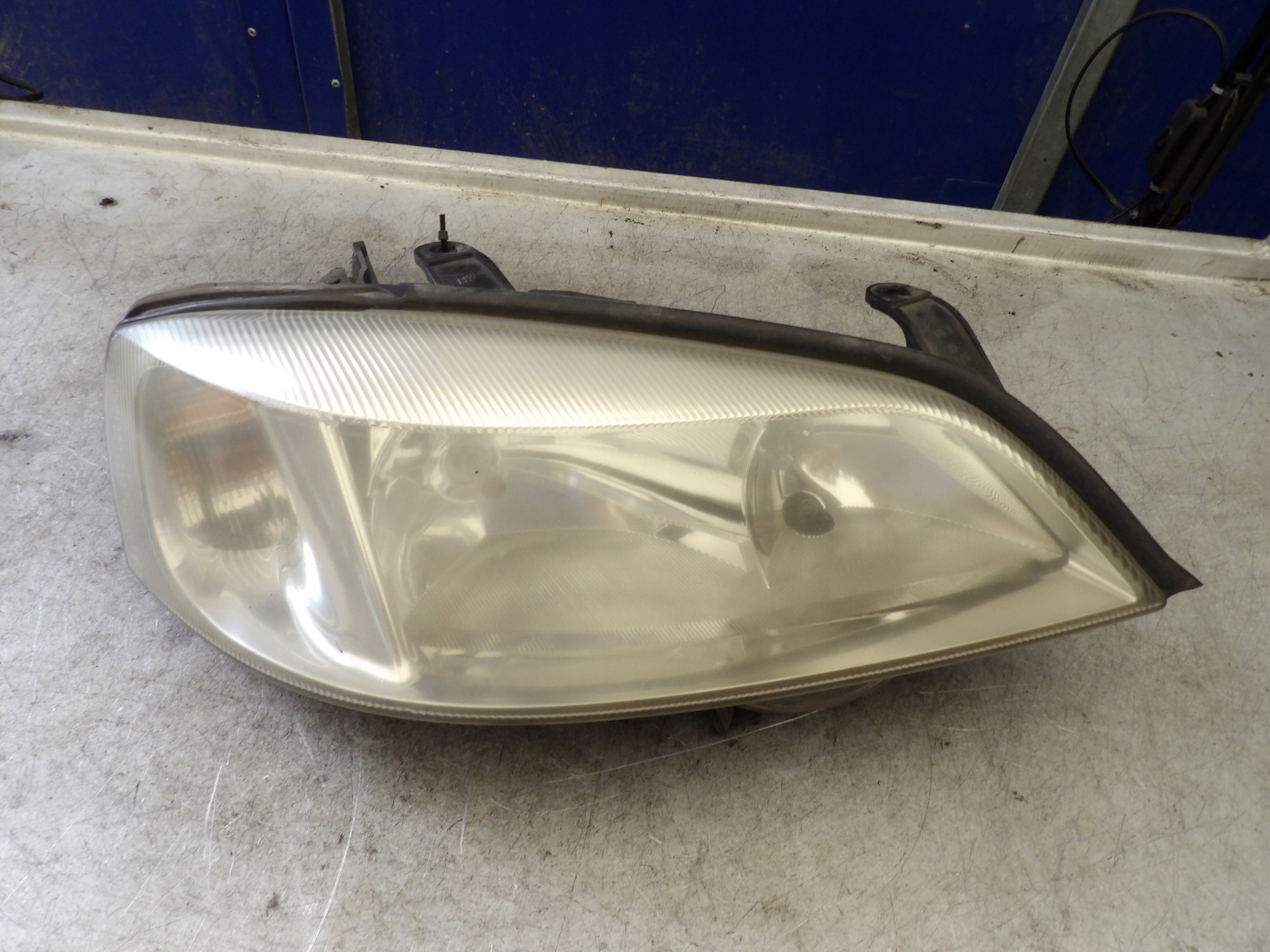 Opel Astra II light front right