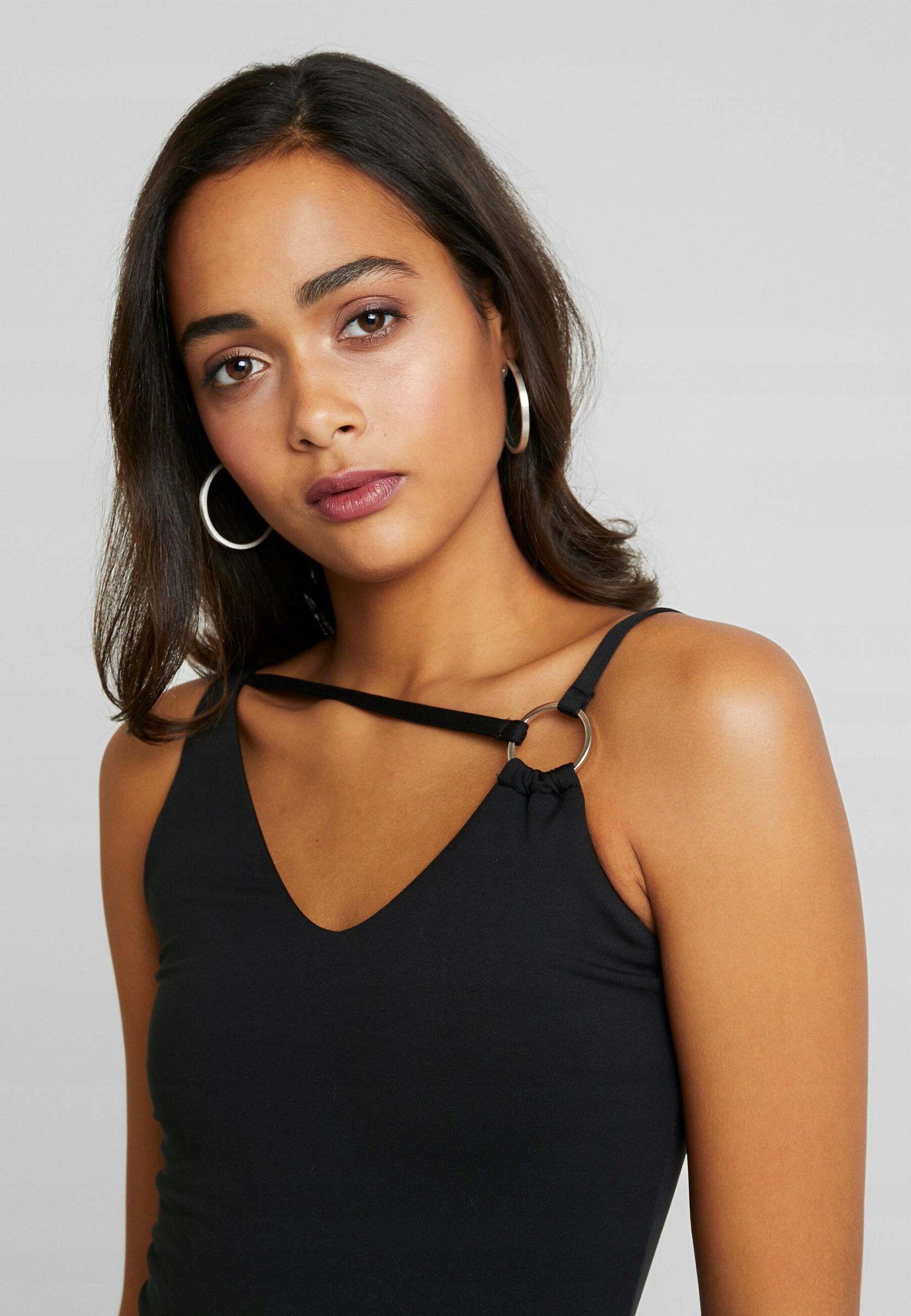 BODY Z RAMIĄCZKAMI CZARNE XS GOOD AMERICAN ZD06 Fason majtek stringi