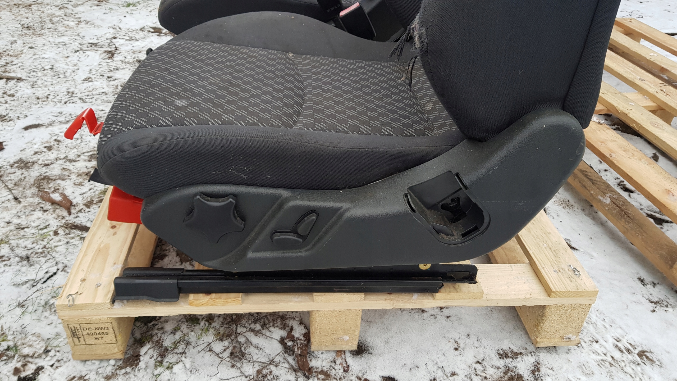 MERCEDES W203 seat left front grid support