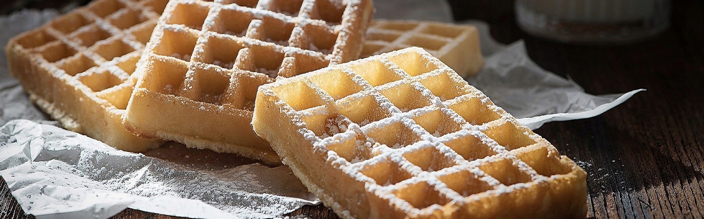 GOFROWNICA DOMOWA OPIEKACZ DO GOFRÓW WAFLE 1000W Moc 1000 W