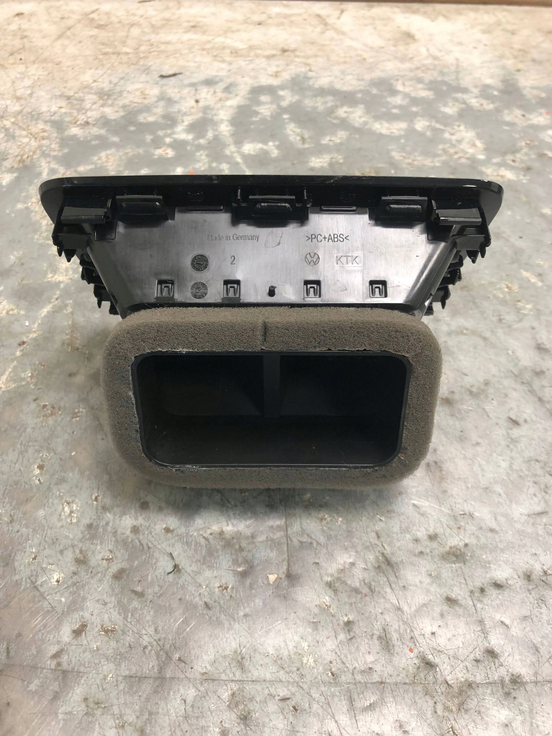 grid air conditioning devices rear part adapter USB-C VW ID4 ID.4 11A819203A 3G5035954A