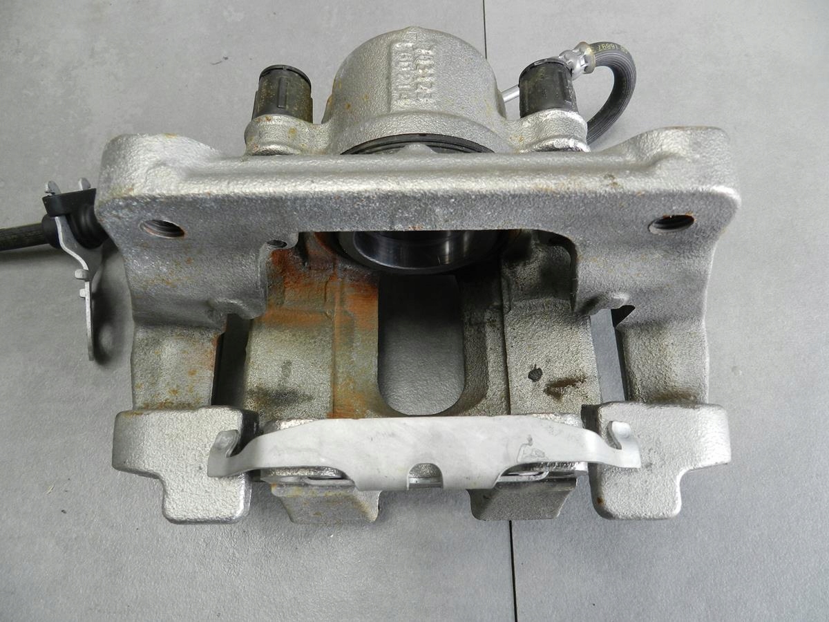 BMW X4 F26 caliper left front 703123