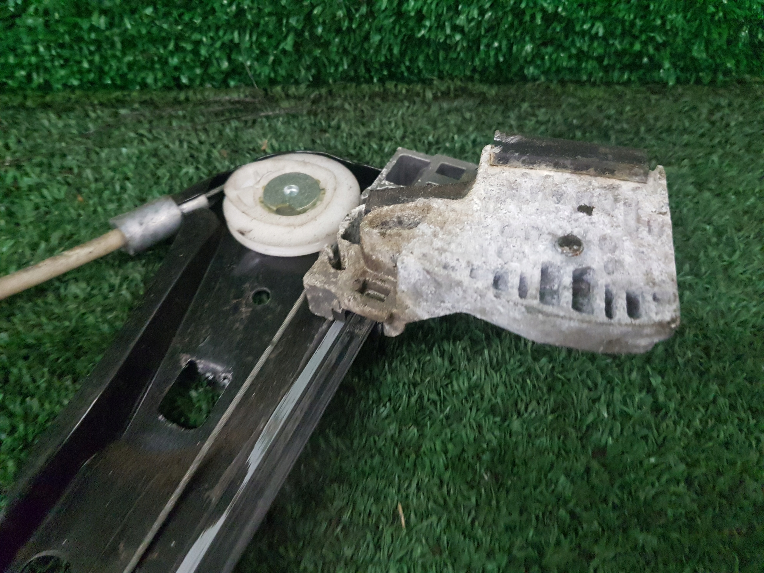 ELE mechanism windows left front MERCEDES-BENZ E-KLASA W211 A2118202942