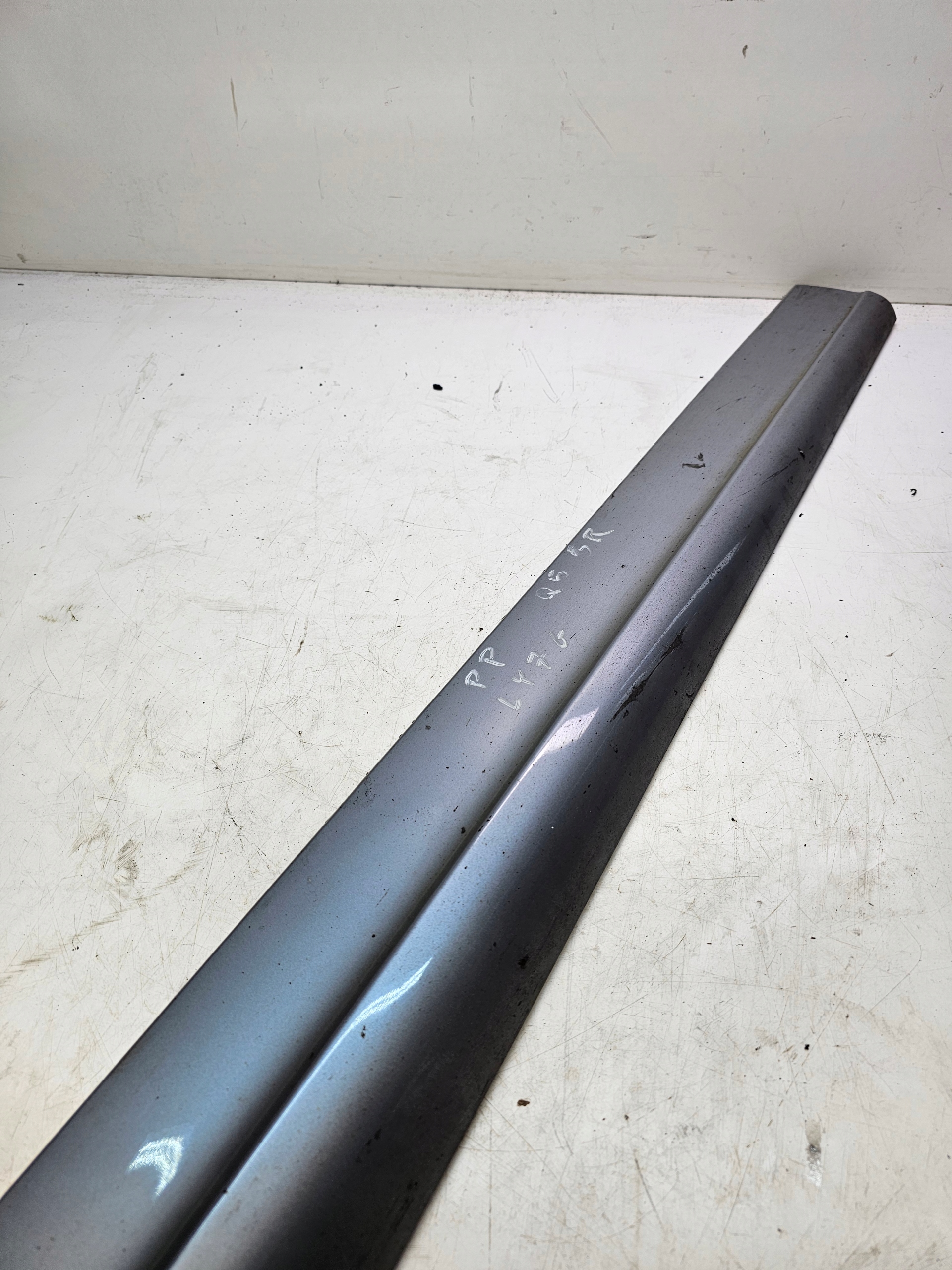 moulding door right front AUDI Q5 8R 8R0853960B LY7G