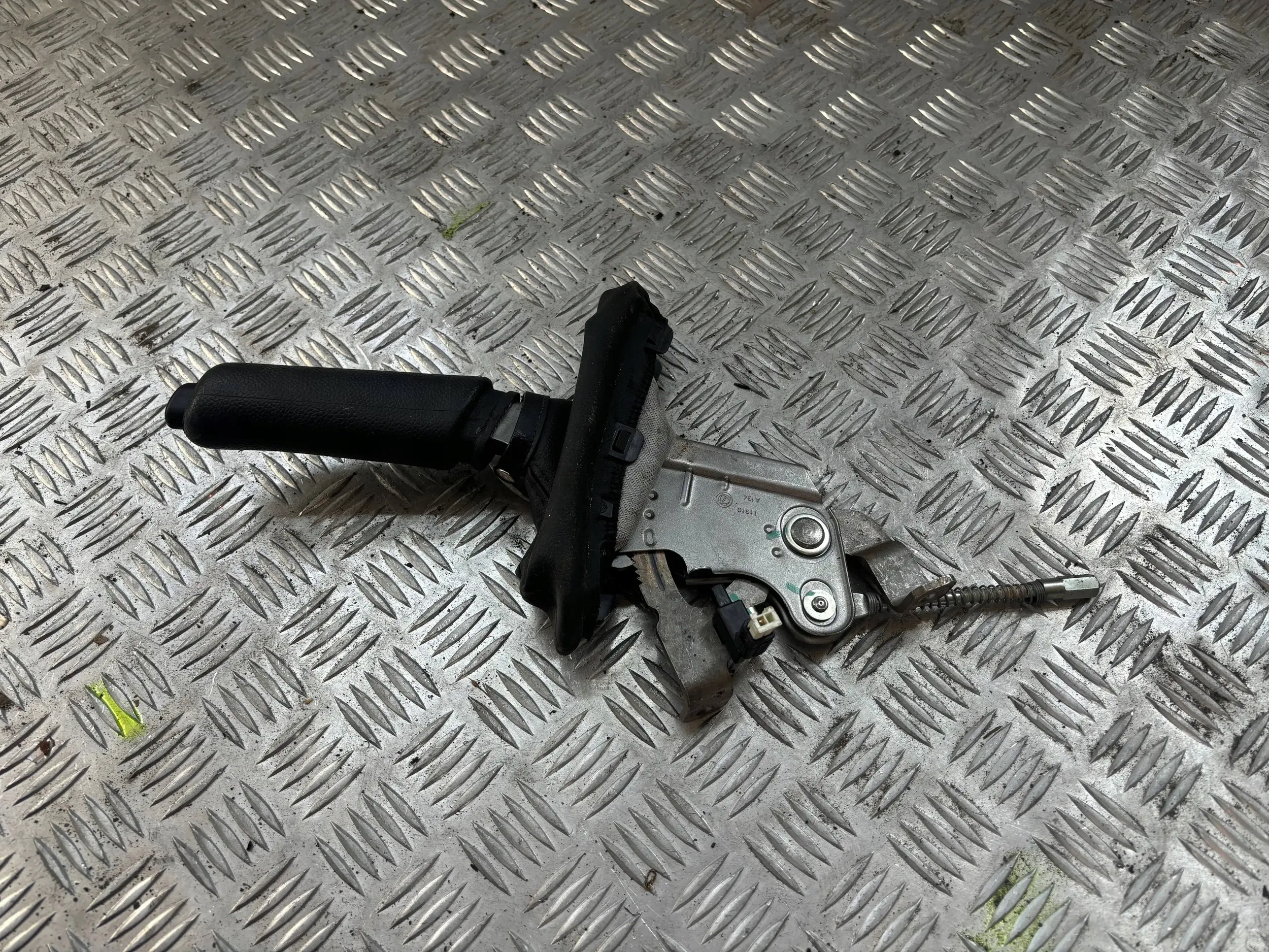 DZWIGNIA HAMULCA RĘCZNEGO ALFA ROMEO MITO