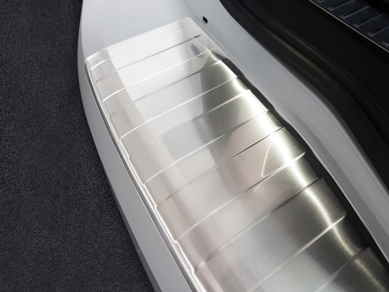 LISTWA NA ZDERZAK RENAULT MEGANE IV KOMBI Installation side Rear