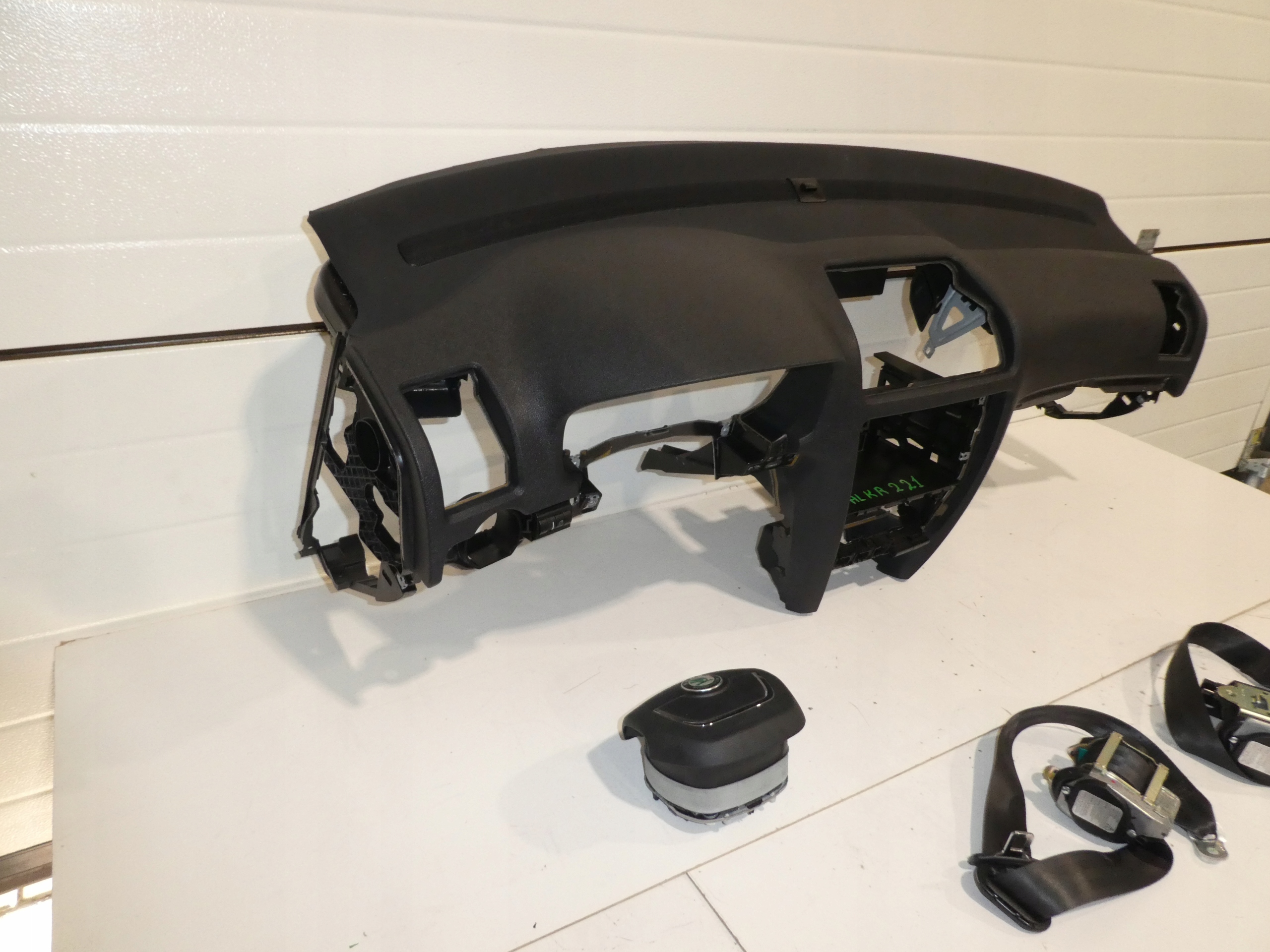 SKODA OCTAVIA II dashboard cockpit console airbag