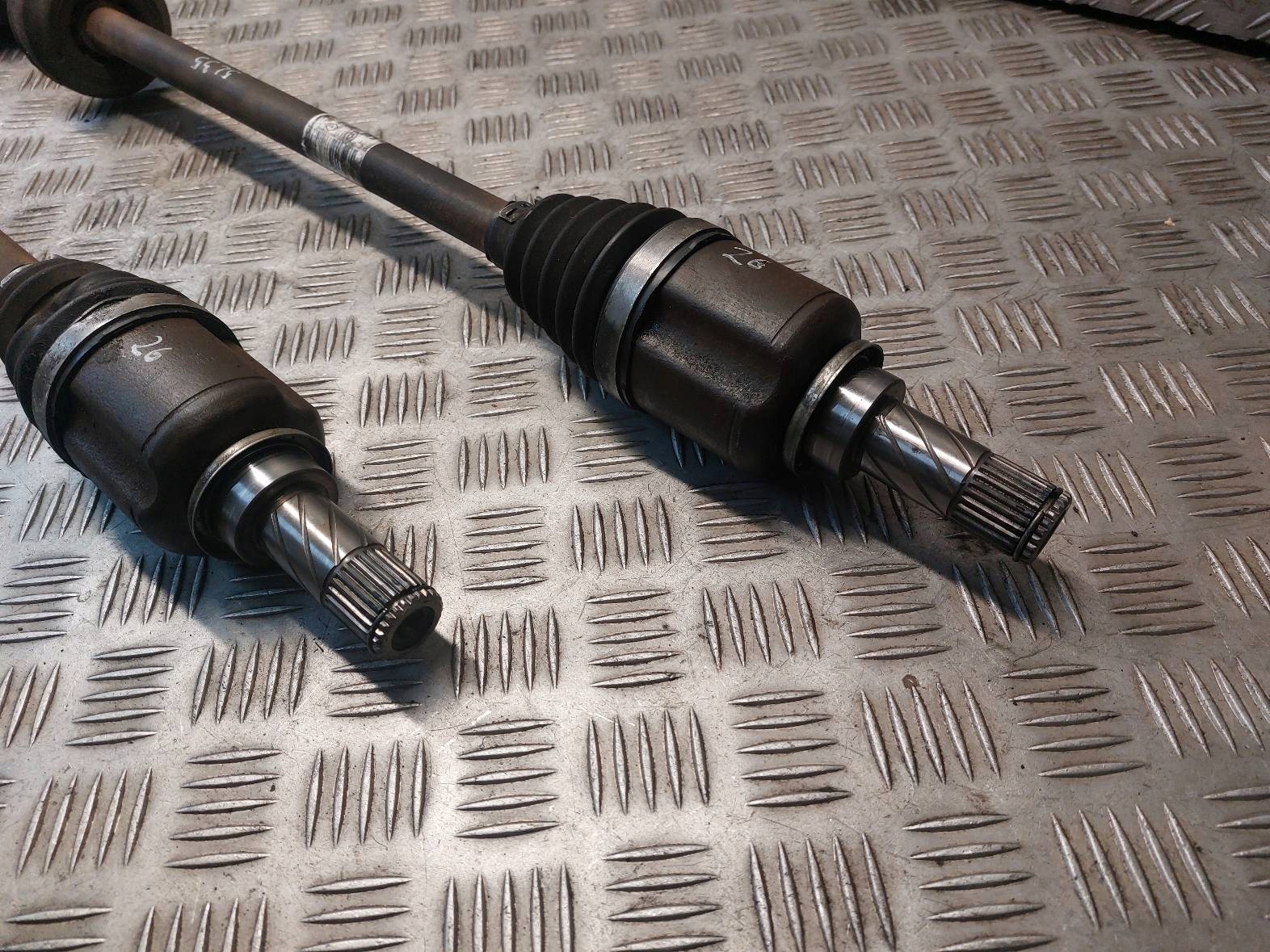 semi-axis left front + right front 5B DACIA SANDERO and 1.5 DCI 391006331R