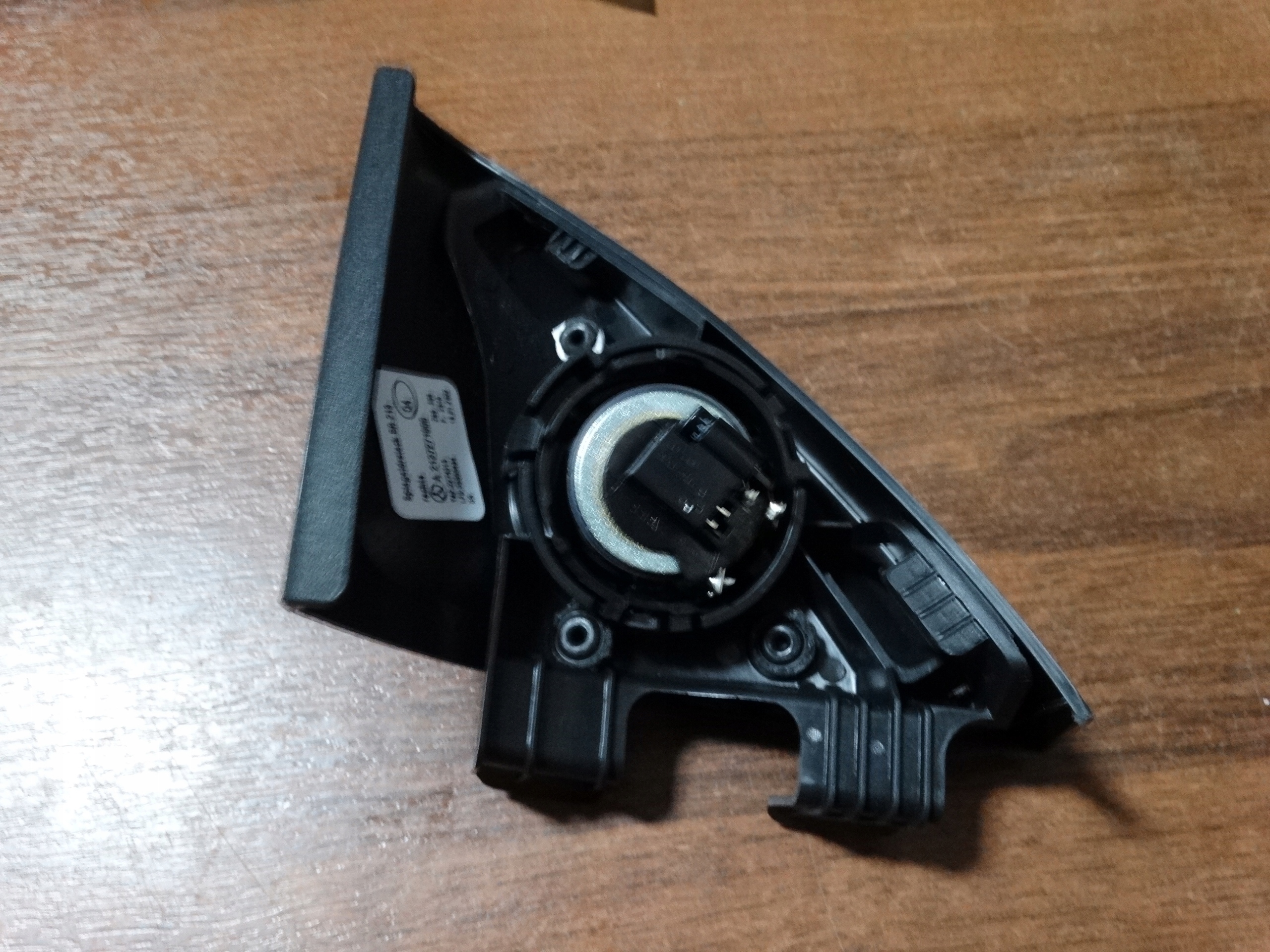 IDEALNA cover speaker MERCEDES W213 1