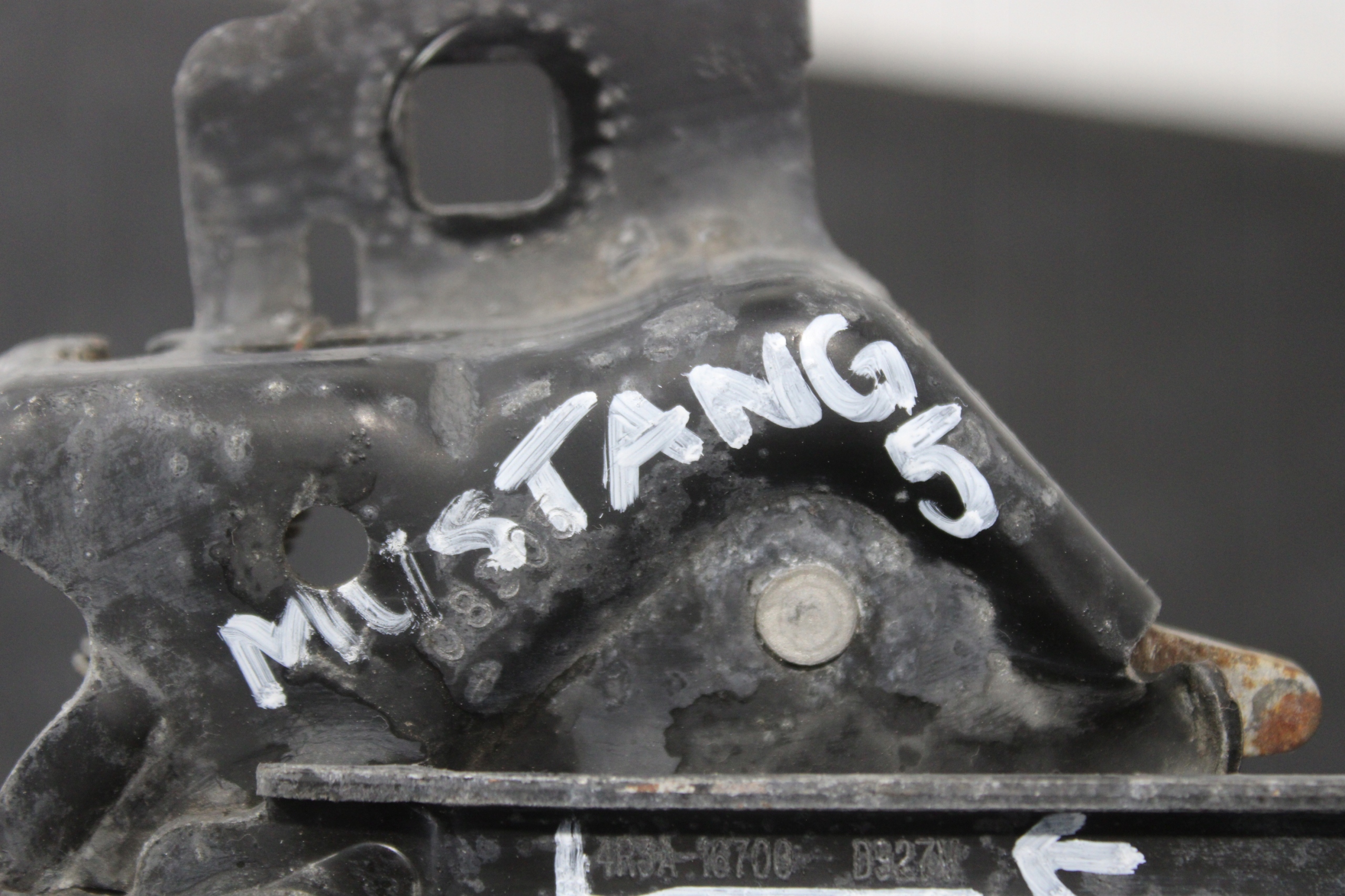 SERRURE CAPOT FORD MUSTANG V 5 4R3A-16700