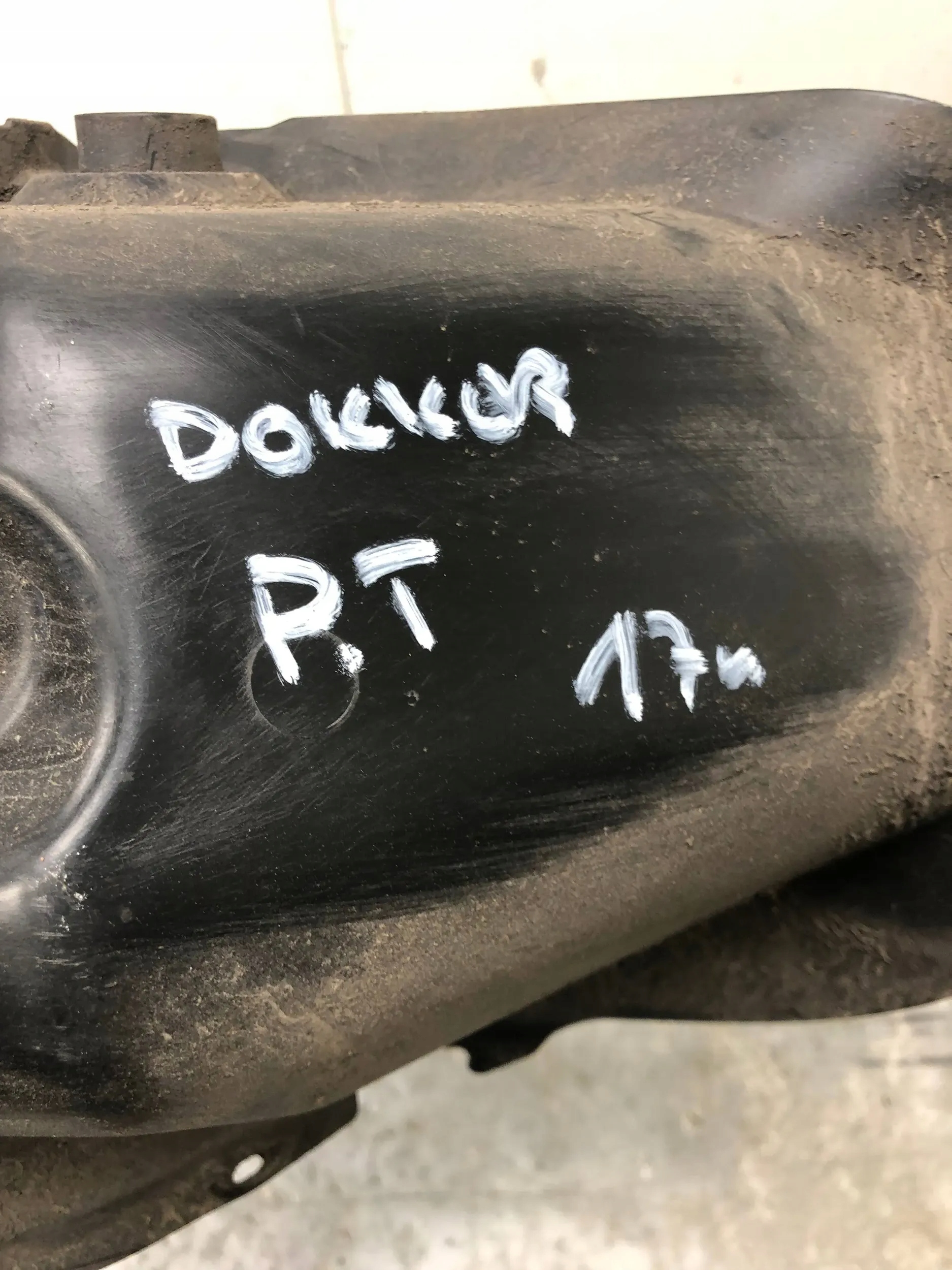 mudguard right rear part DACIA DOKKER 767488691R