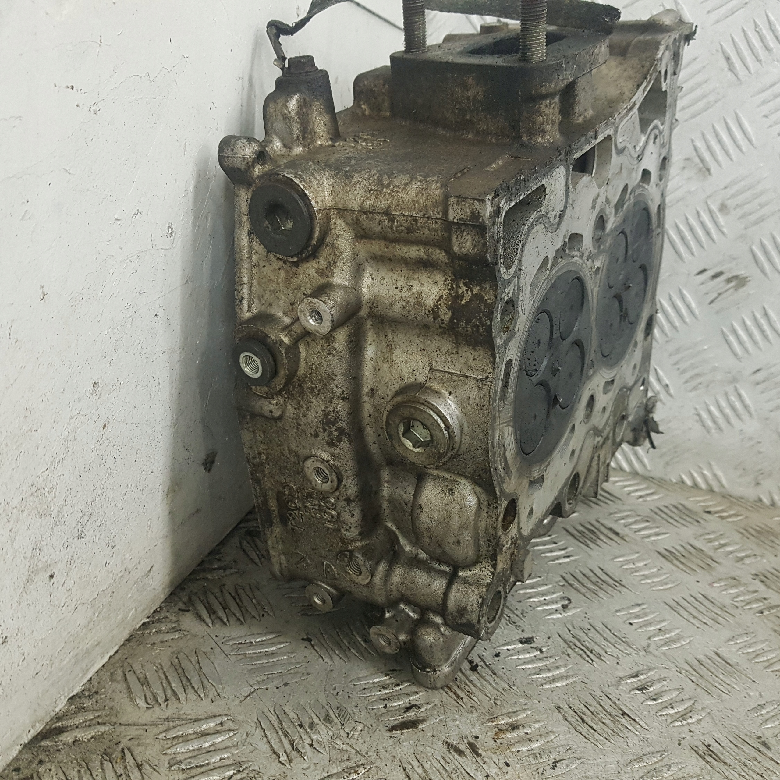 head. complete SUBARU LEGACY 4 F0155703 RHT20D