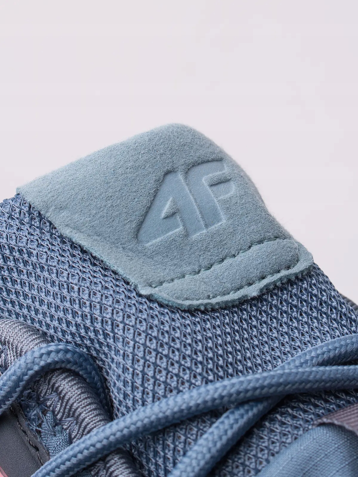 BUTY ZIMOWE DZIEWCZĘCE 4F TRZEWIKI TRAPERY DZIECIĘCE OBUWIE AW22F009 Rodzaj zapięcia Sznurowadła