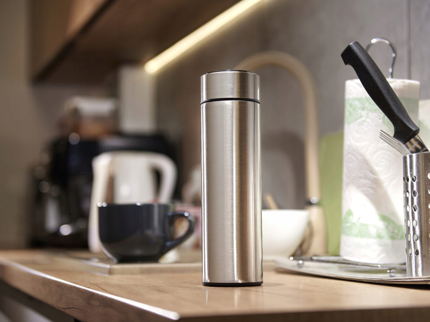 Kubek bidon termiczny termos smart LED 500ml srebrny Maksymalne utrzymanie ciepła do 12 h