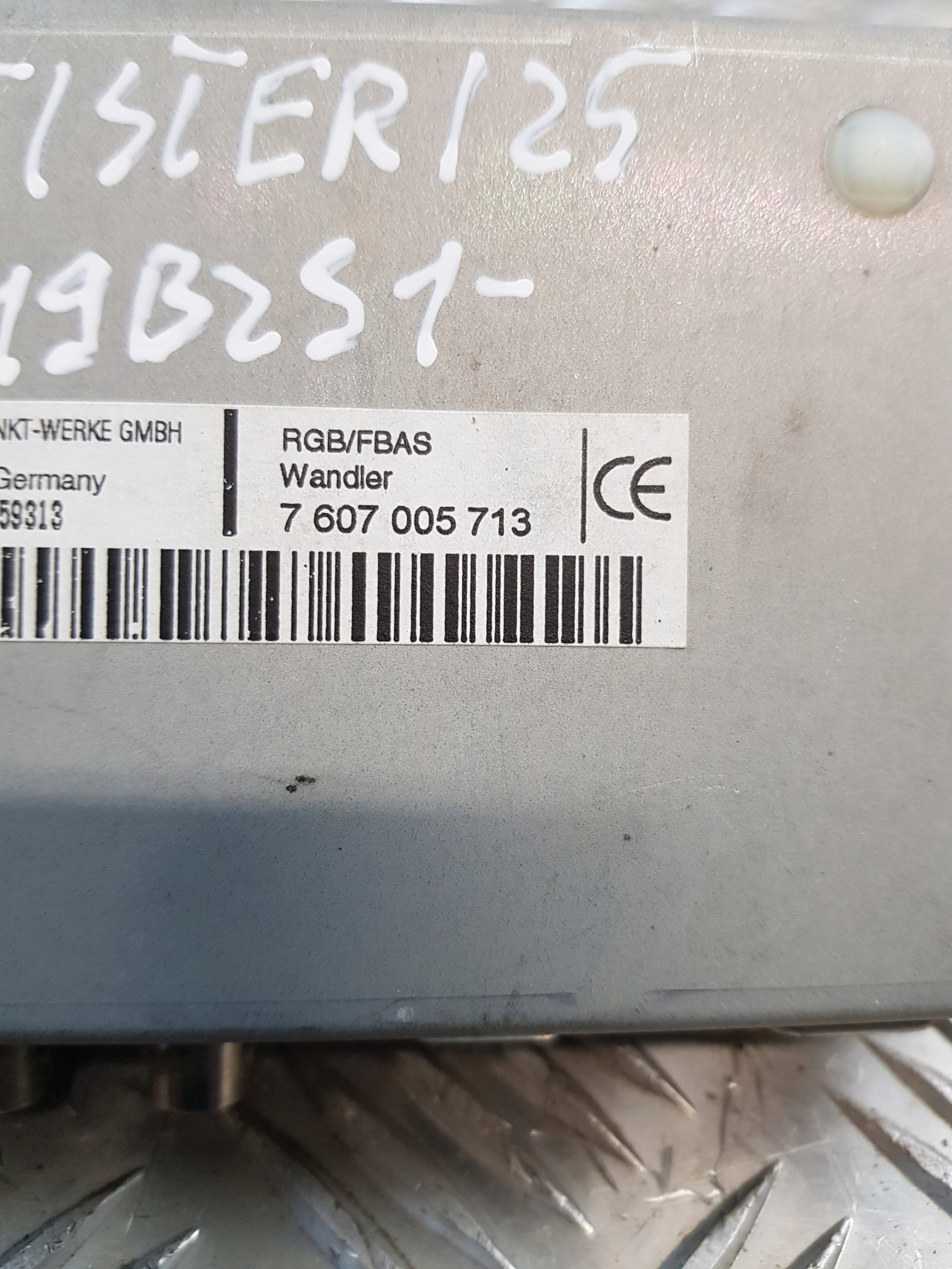 KONWERTER BLAUPUNKT RGB/CBS RENAULT 7607005713